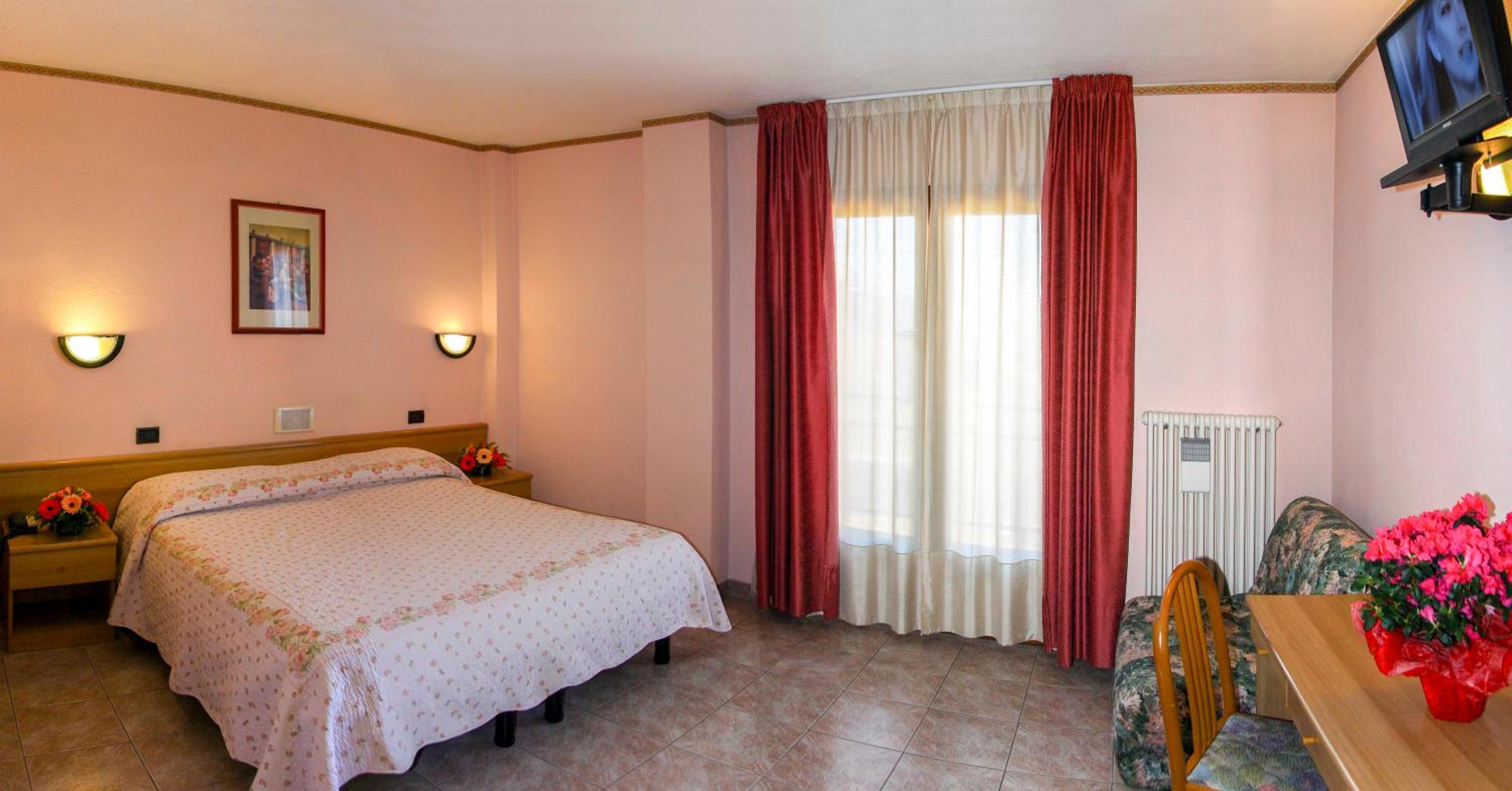 Double or Twin Room - Photo 2