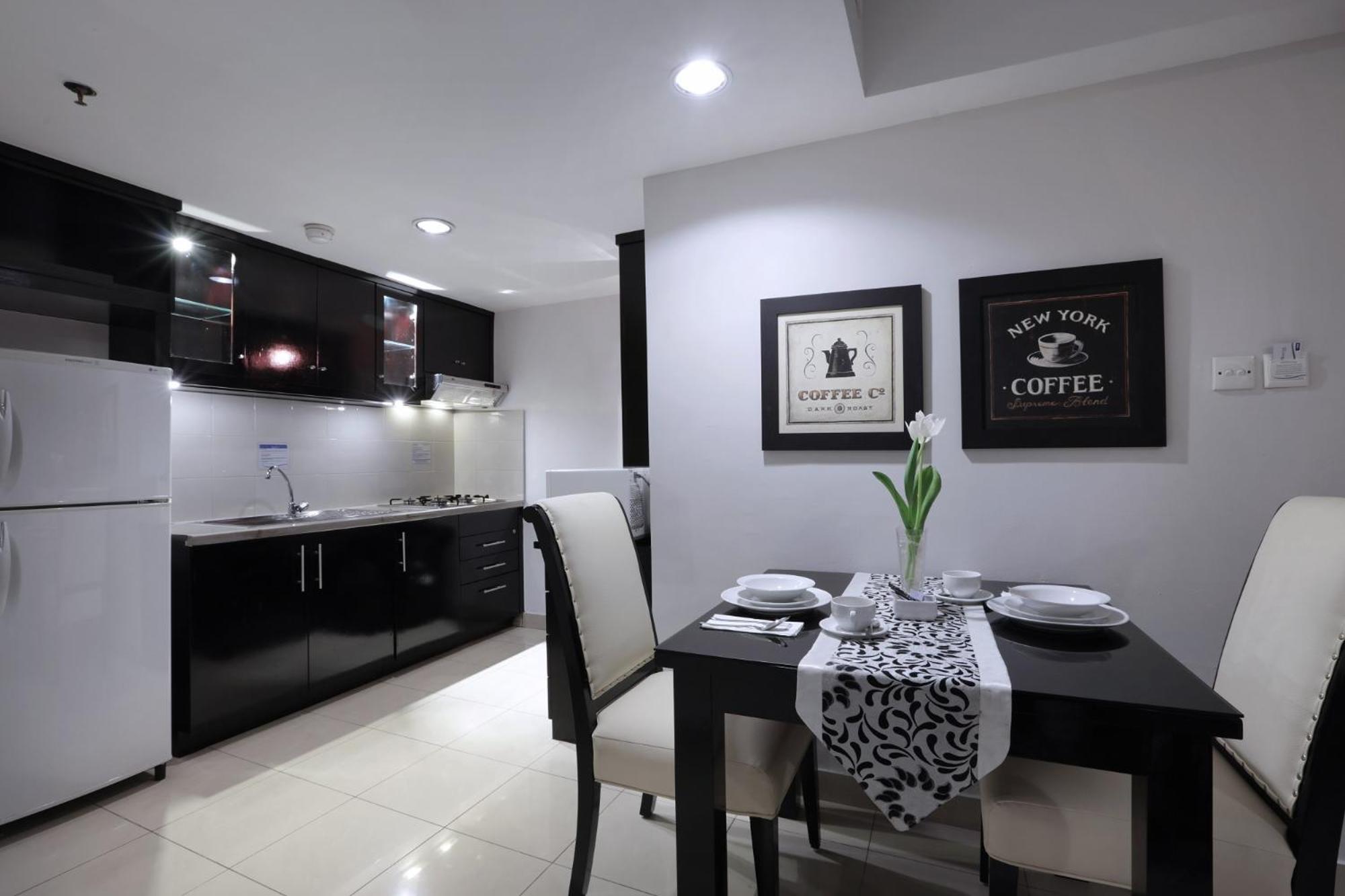 Executive Suite - Photo 5