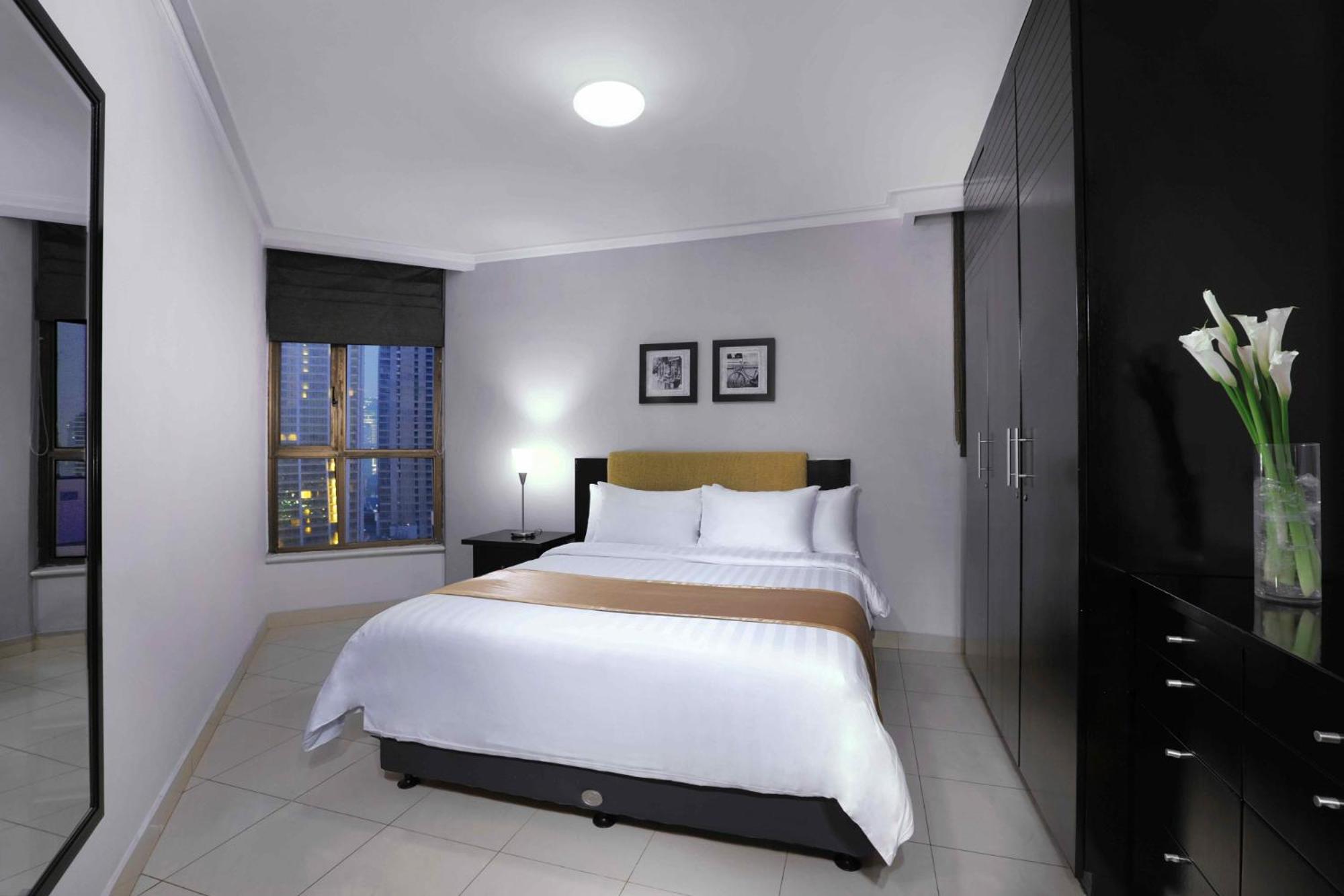 Executive Suite - Photo 3