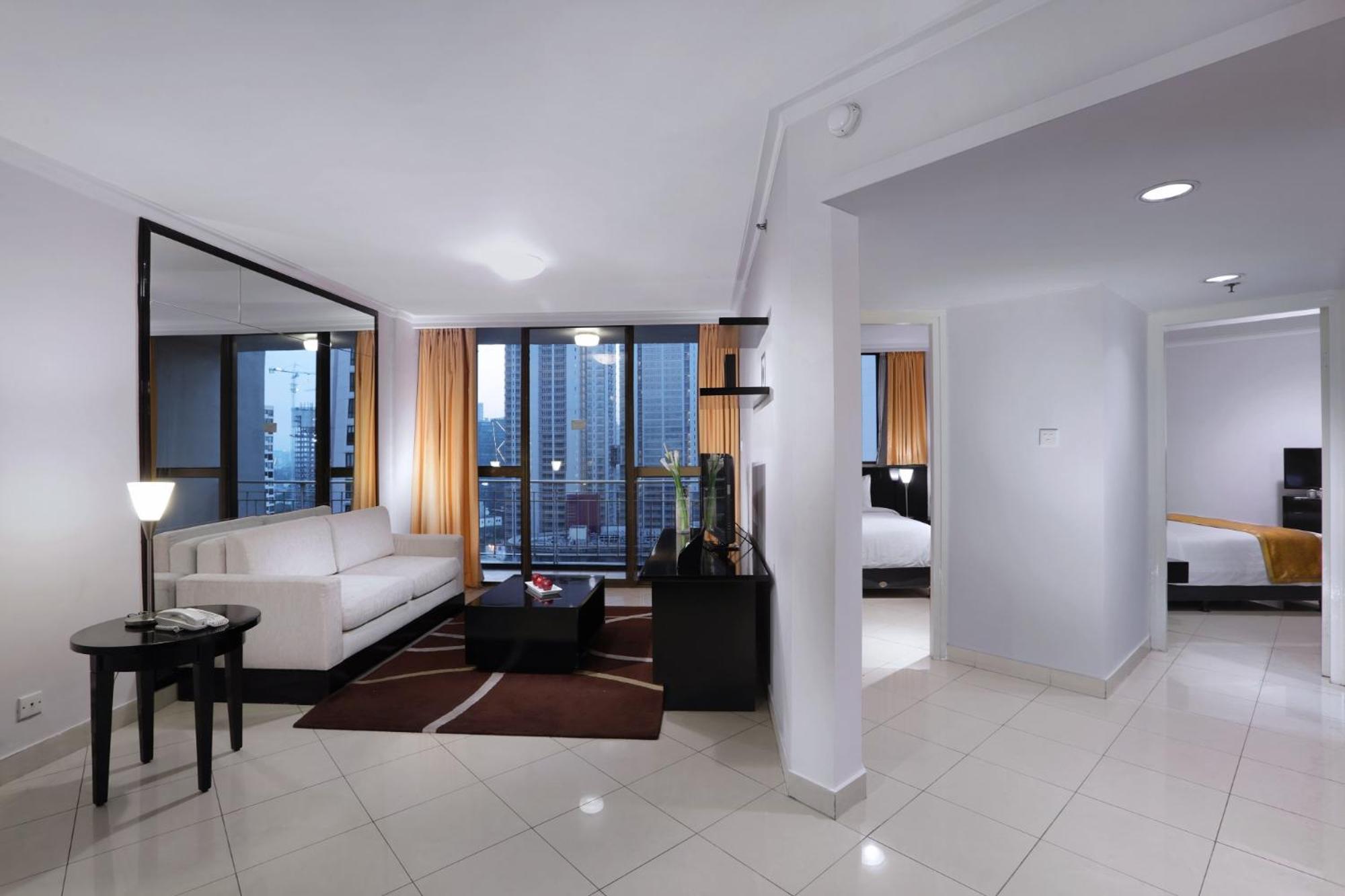 Business Suite - Photo 1