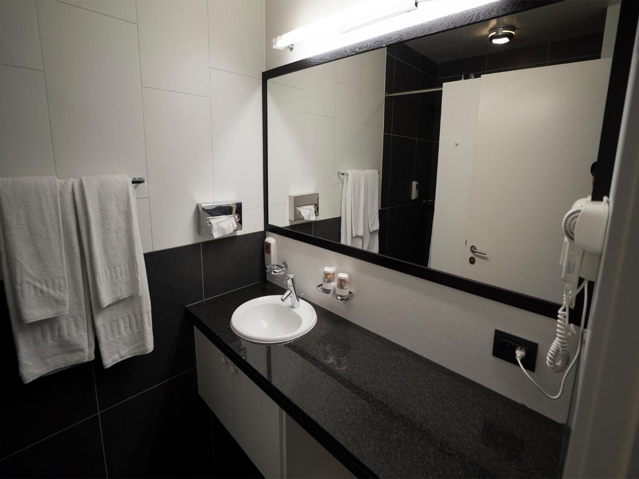 Double or Twin Room - Photo 8