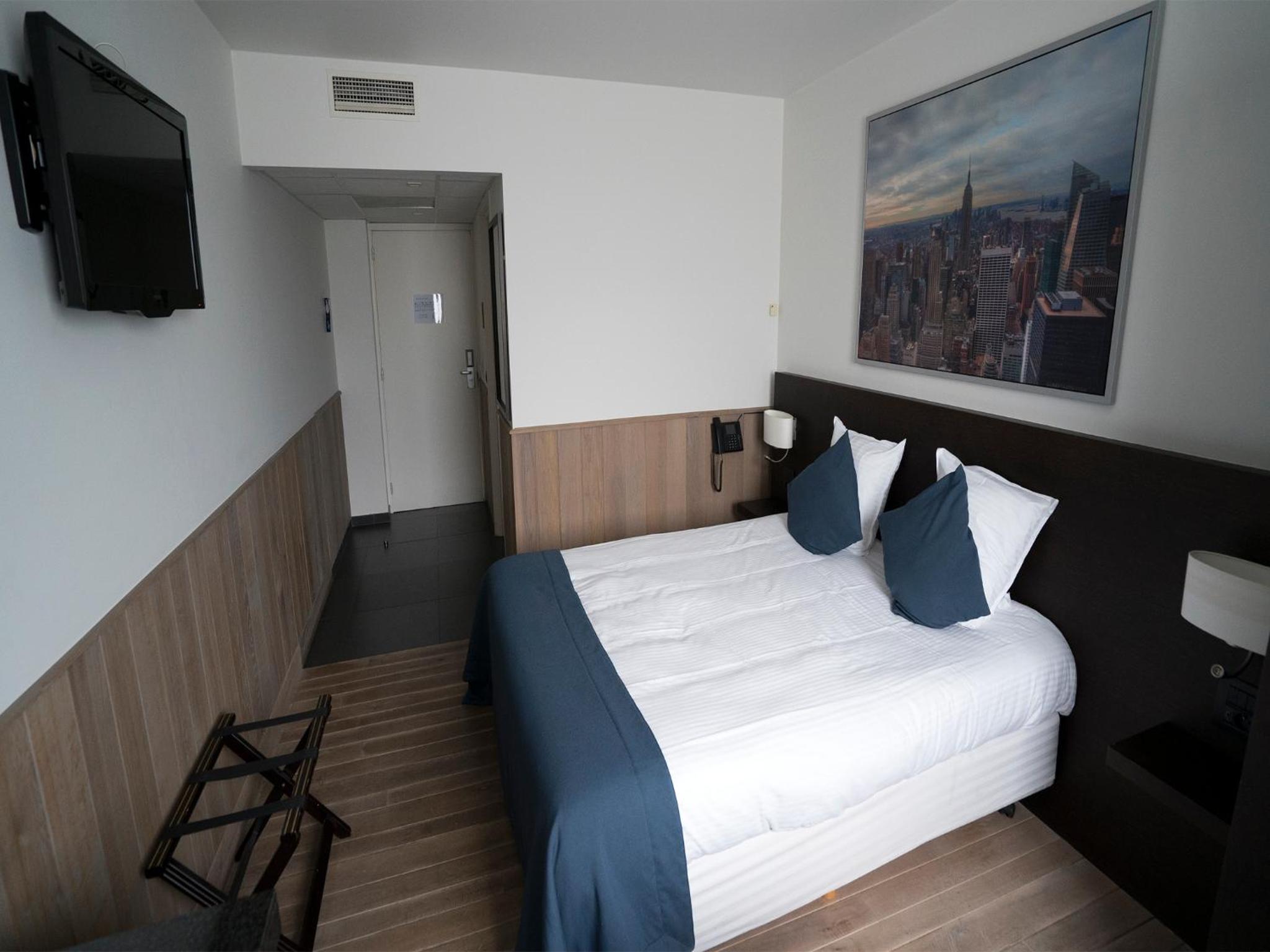 Double or Twin Room - Photo 2