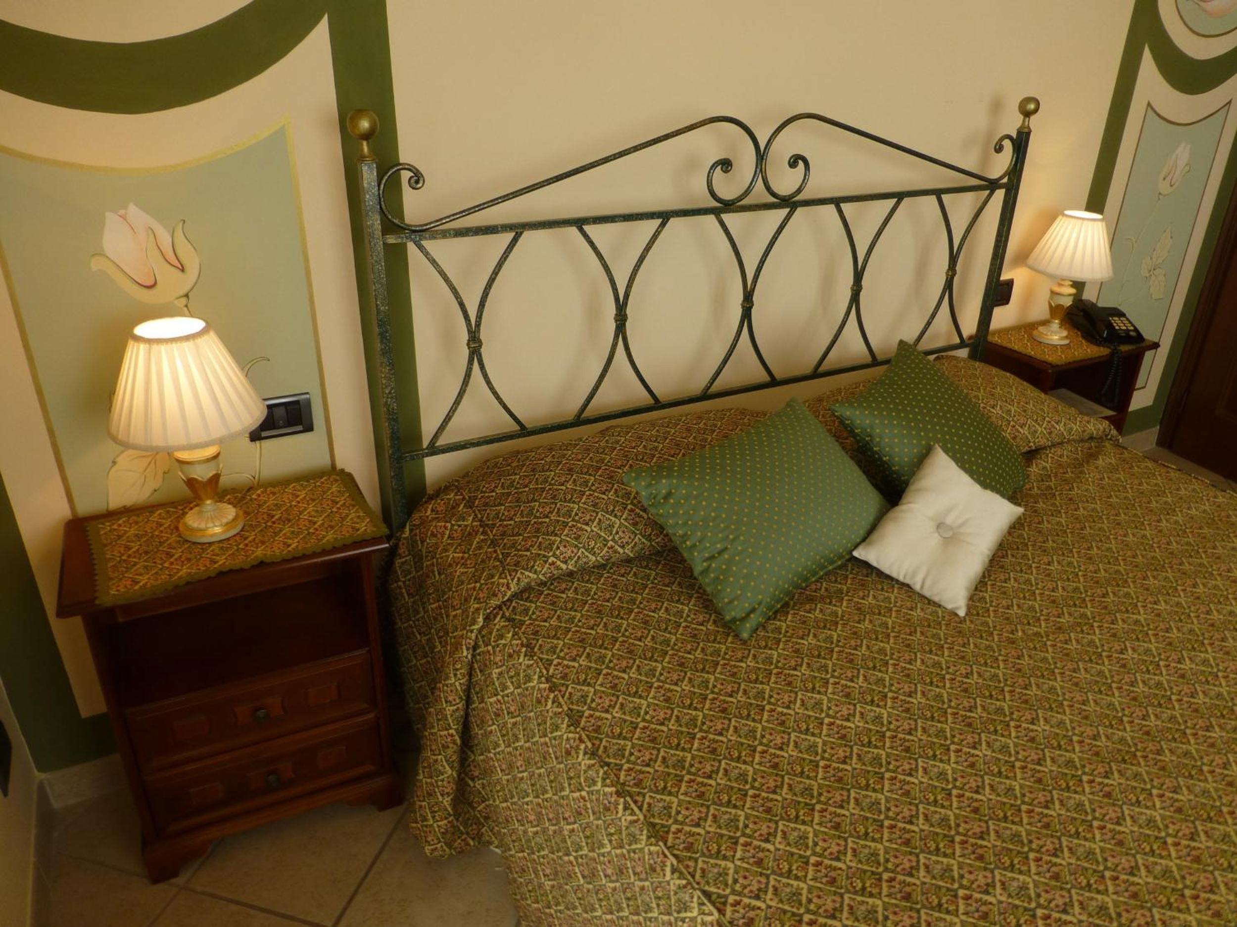 Double Room with Balcony - Photo 18