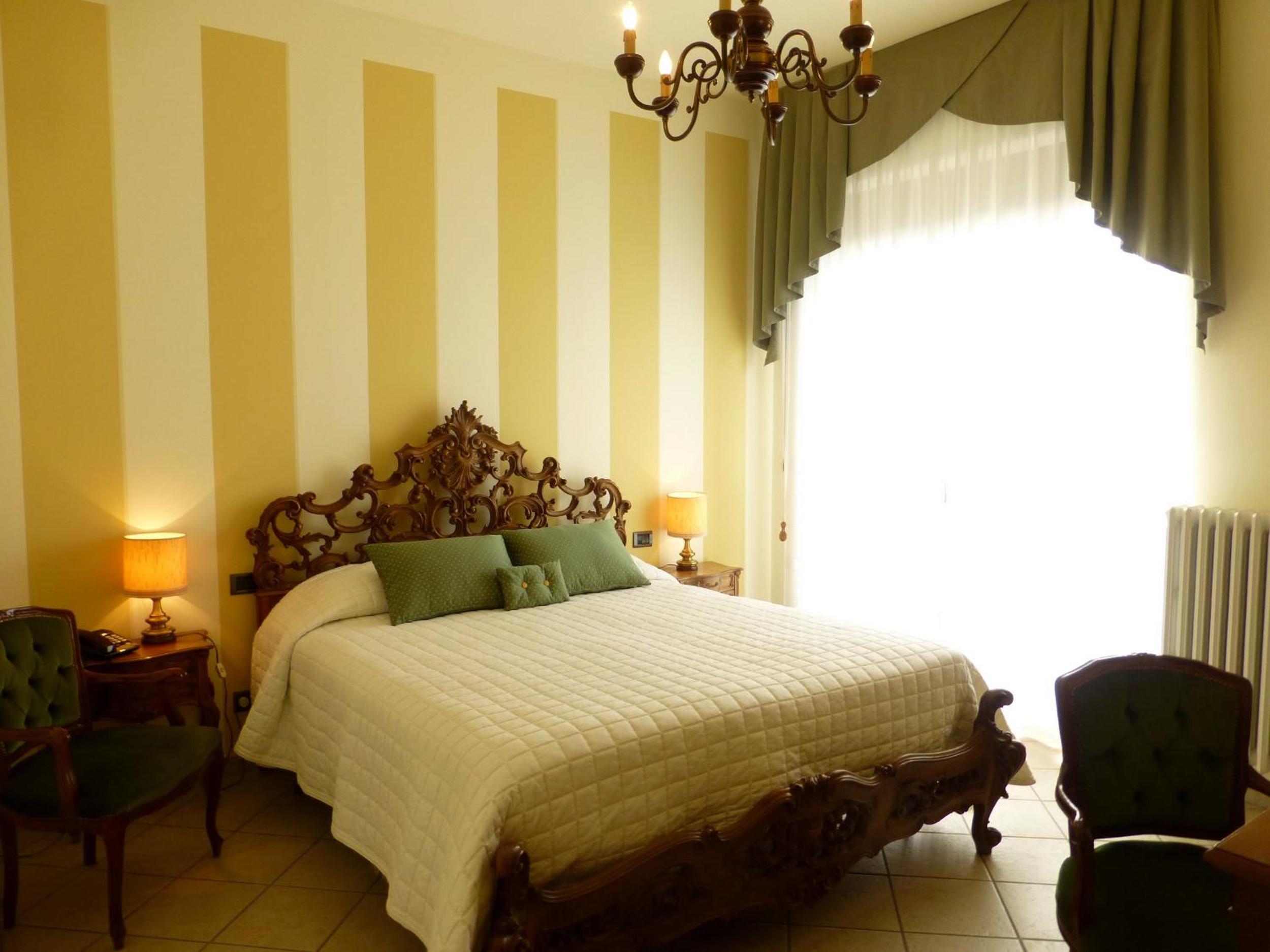 Double Room with Balcony - Photo 1