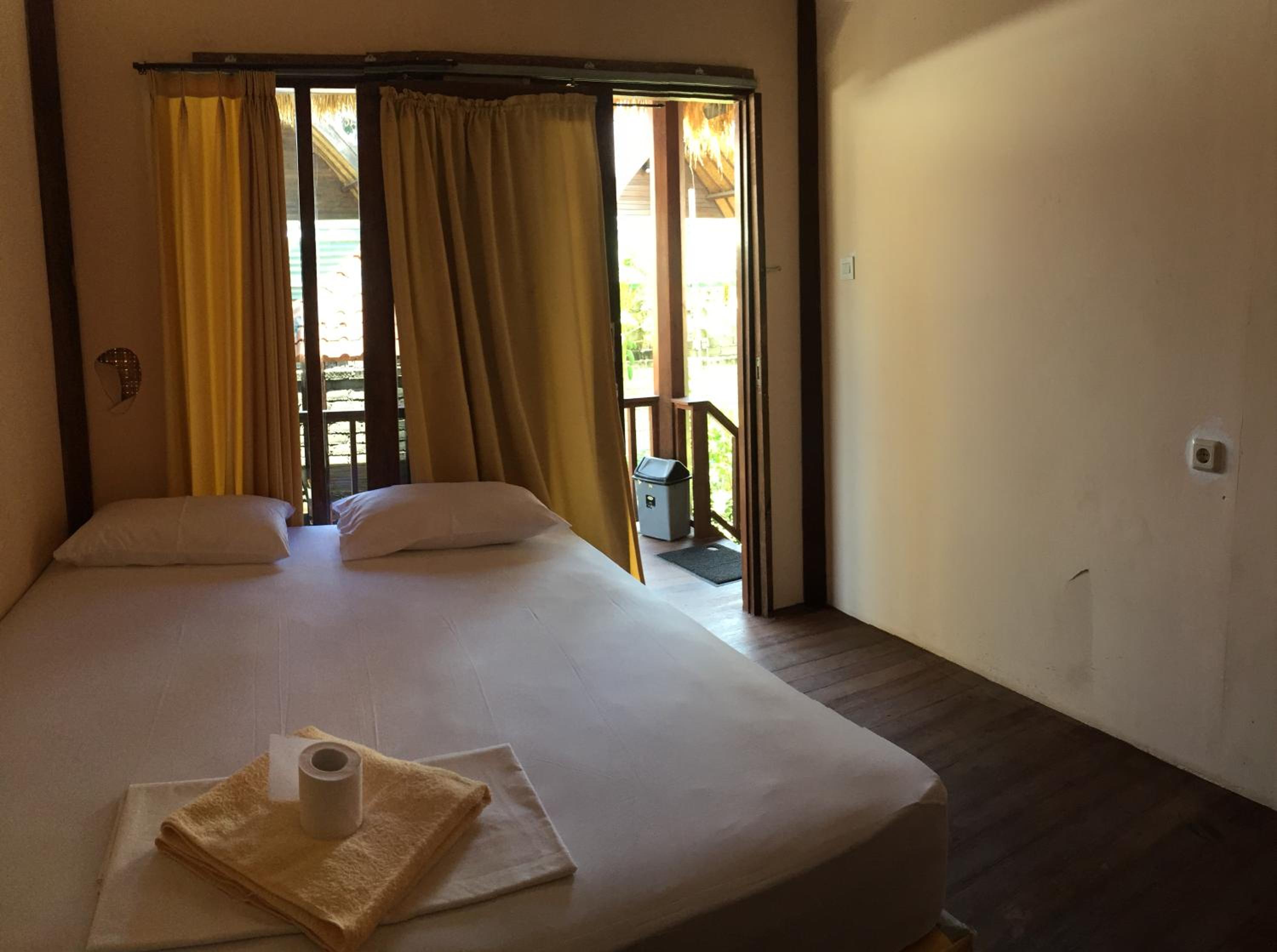 Deluxe Queen Room - Photo 10