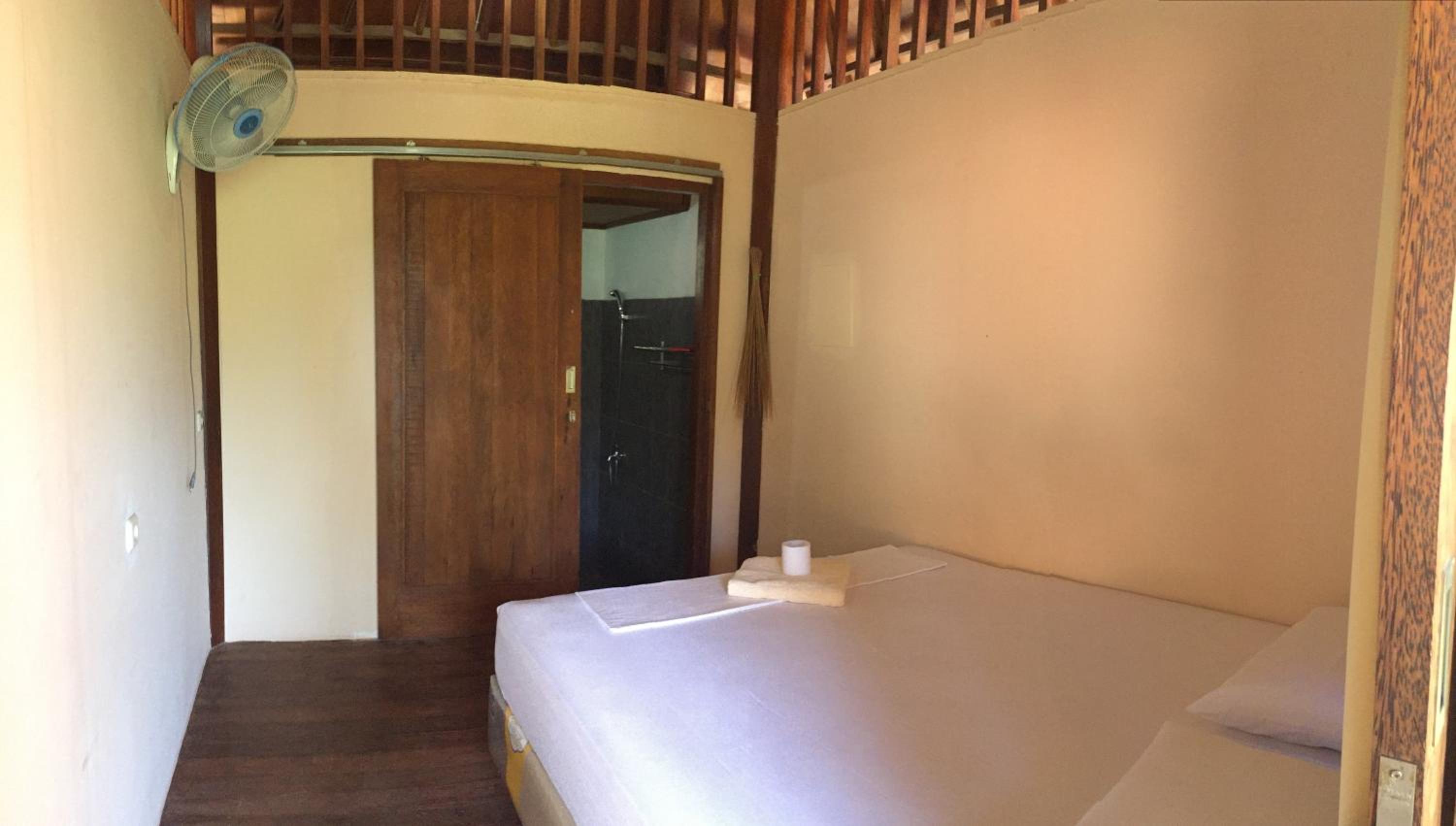 Deluxe Queen Room - Photo 9