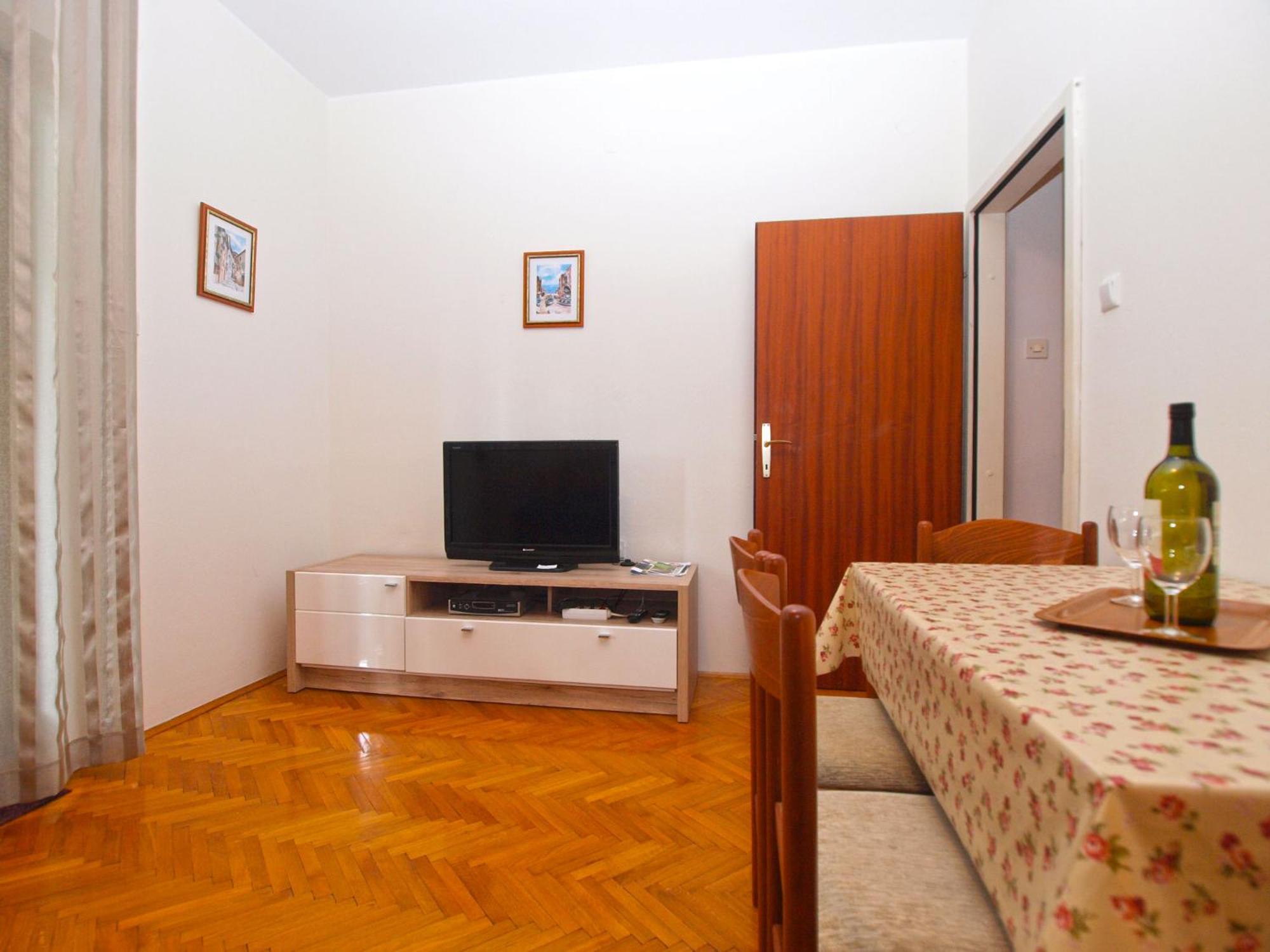 One-Bedroom Apartment photo 3