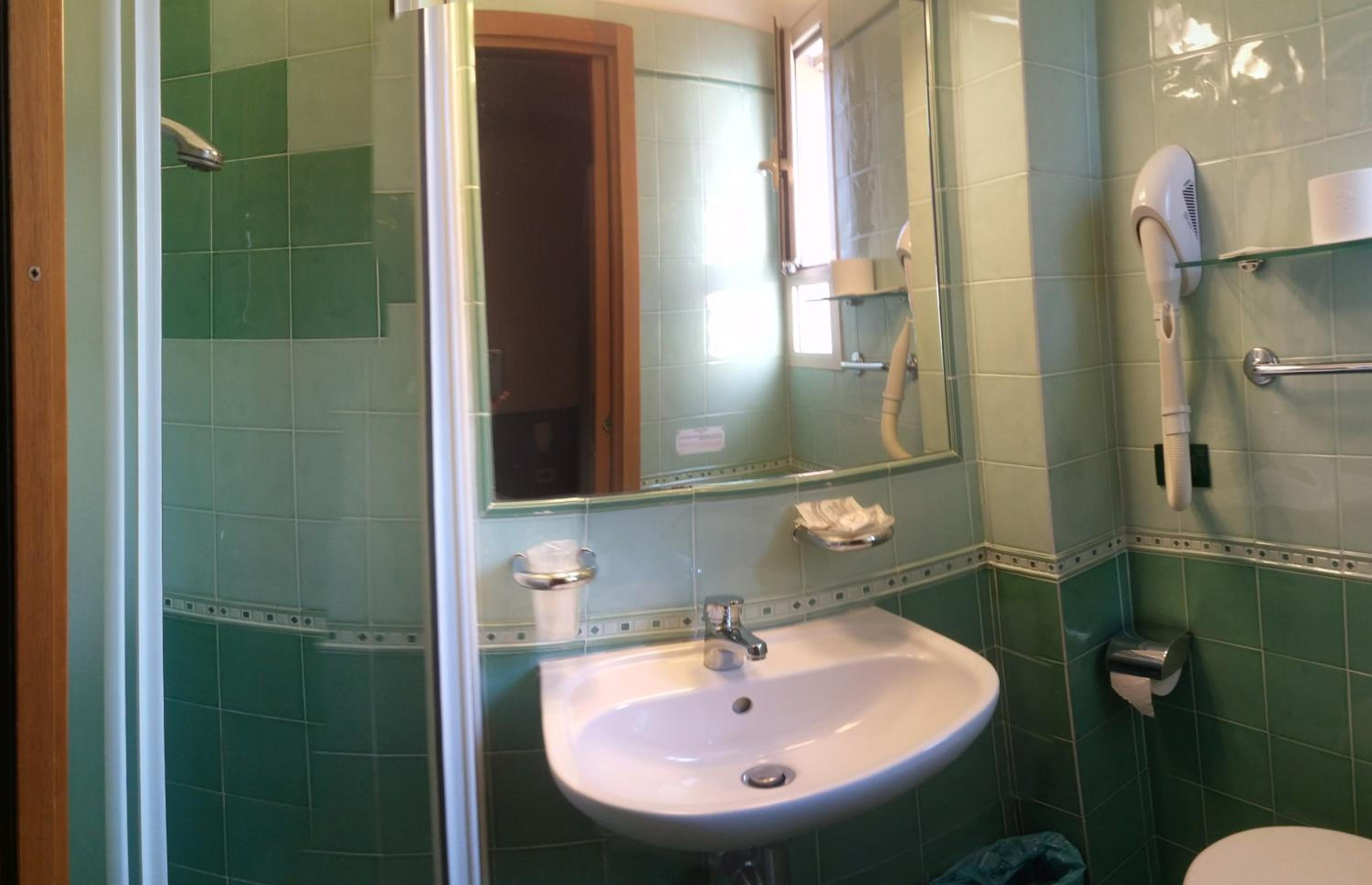 Standard Twin Room photo 3