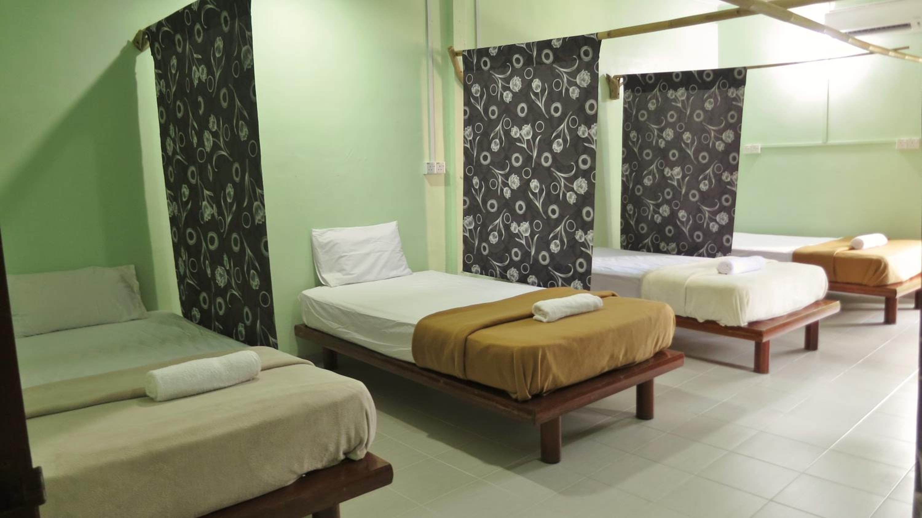 Single Bed in Mixed Dormitory Room photo 1