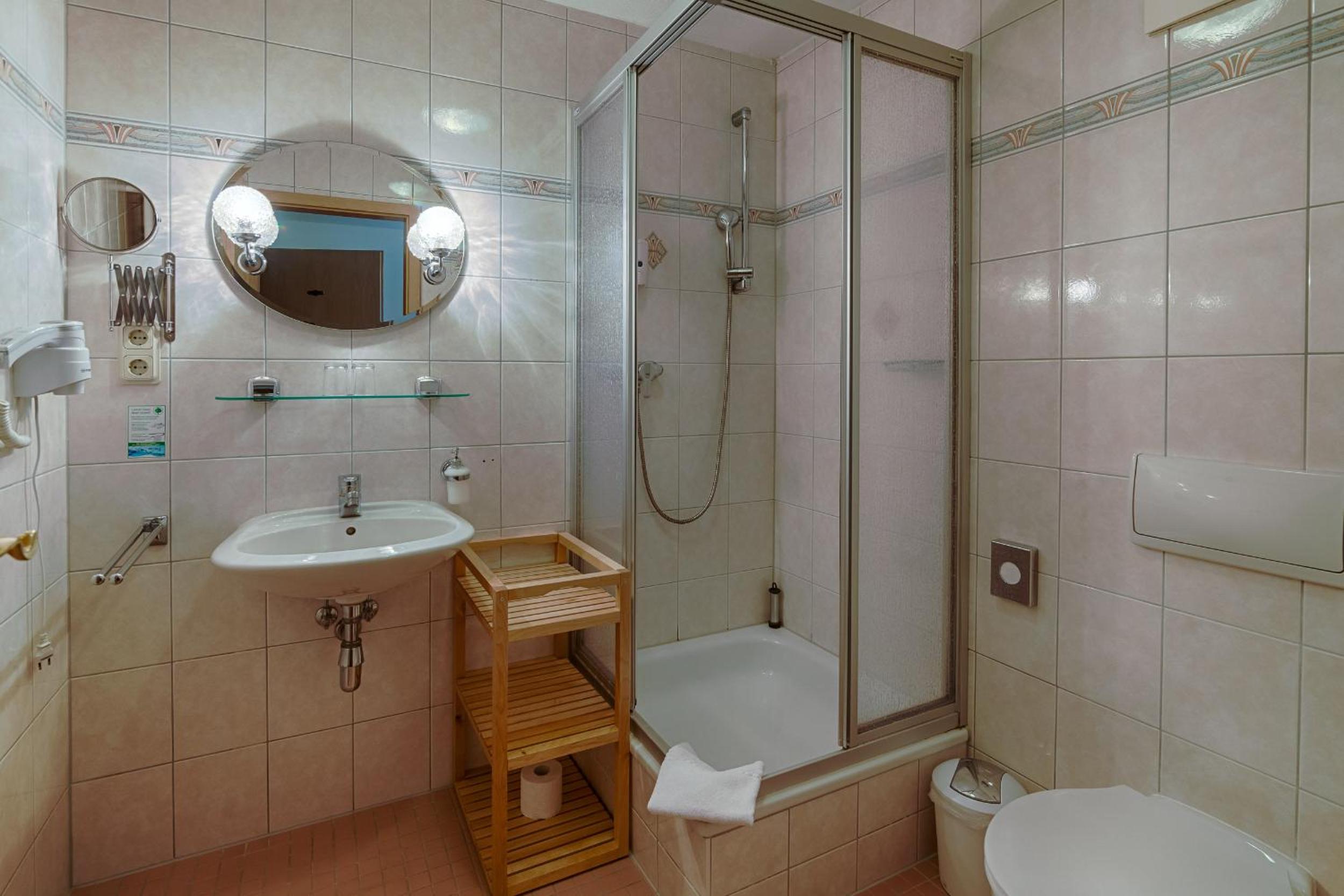 Twin Room with Lake View photo 3