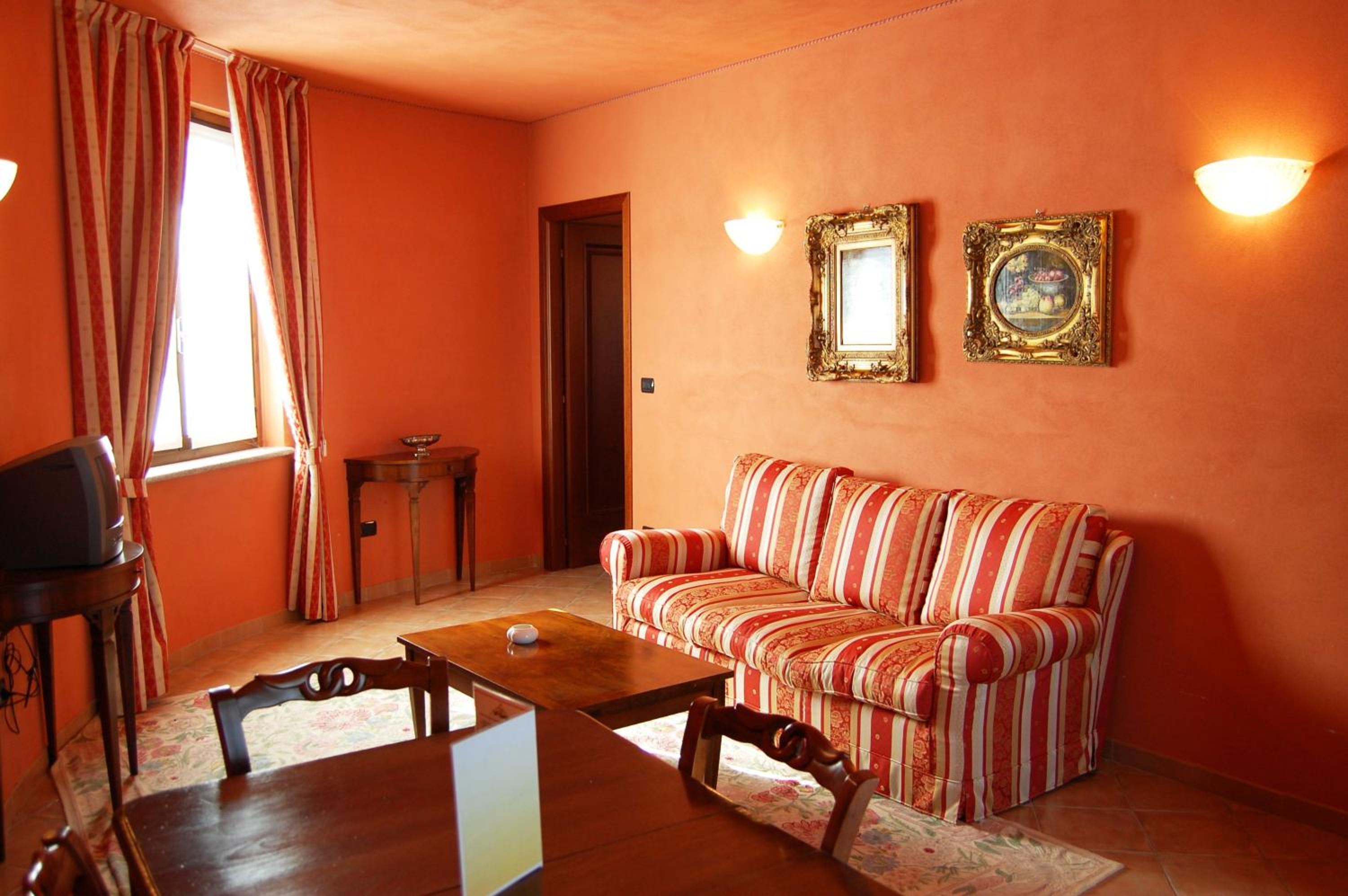 Suite - Photo 5