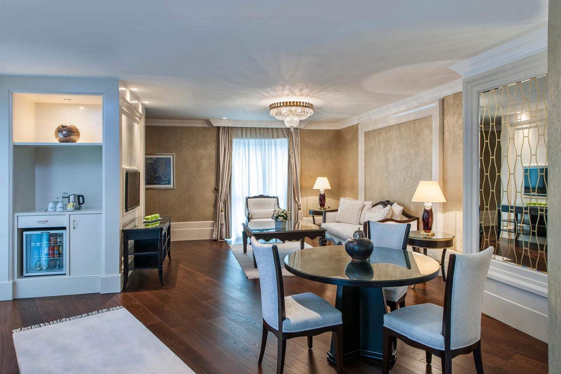 Presidential Suite with King Size Bed photo 3