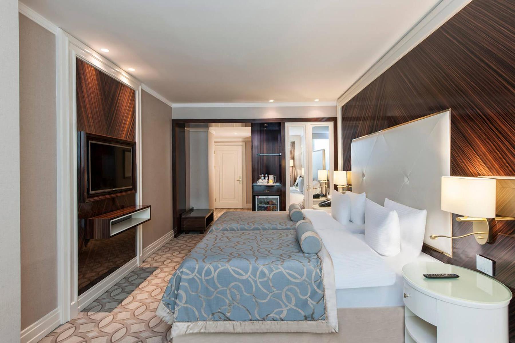 Deluxe Room with 2 Single Beds photo 2
