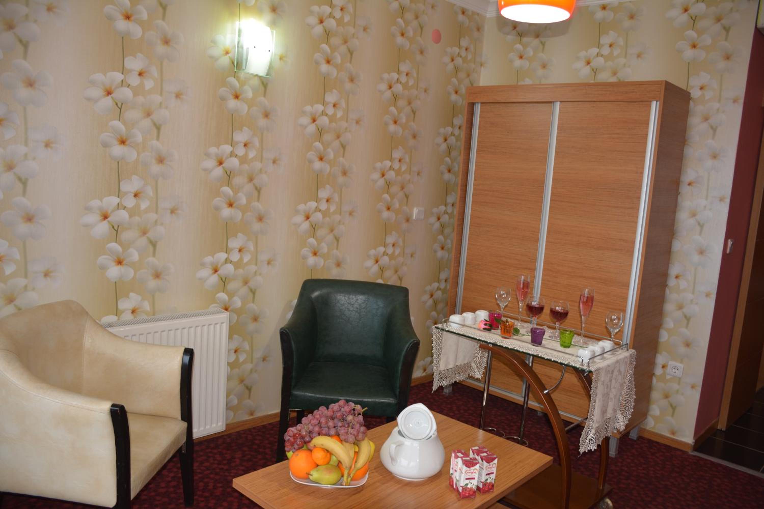 Deluxe Twin Room with Sea View photo 3