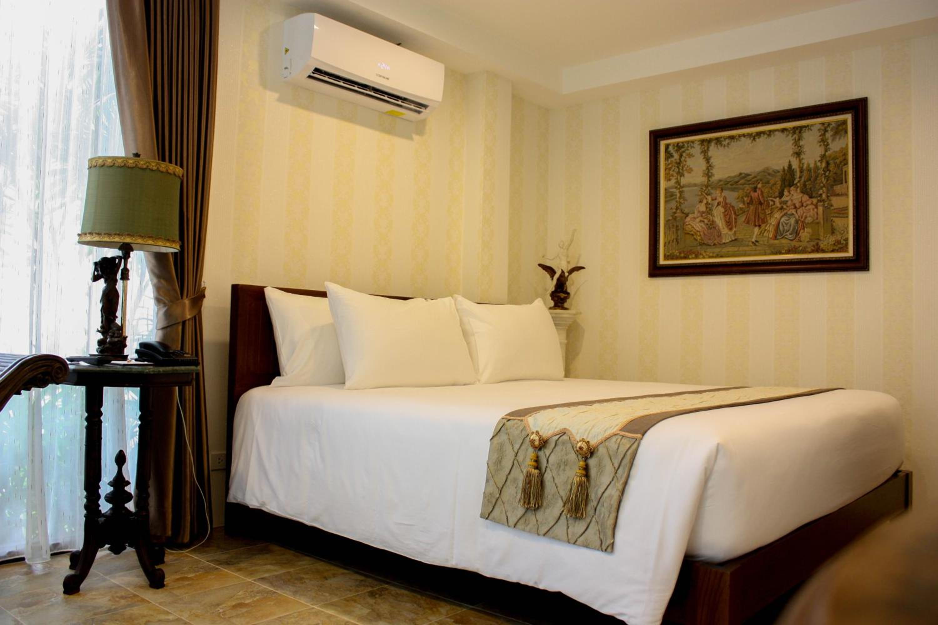 Deluxe Room - Photo 9