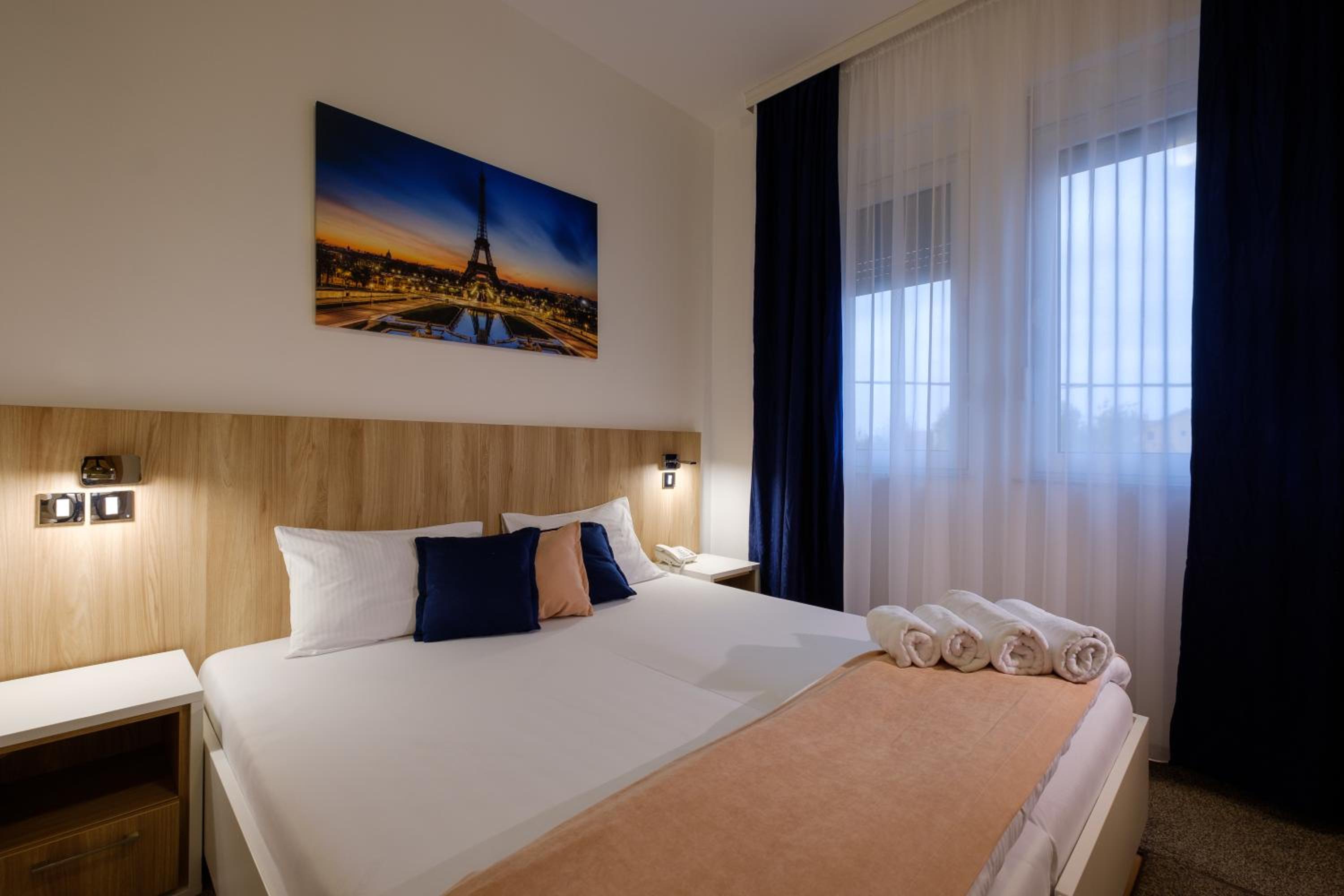 Double or Twin Room photo 3