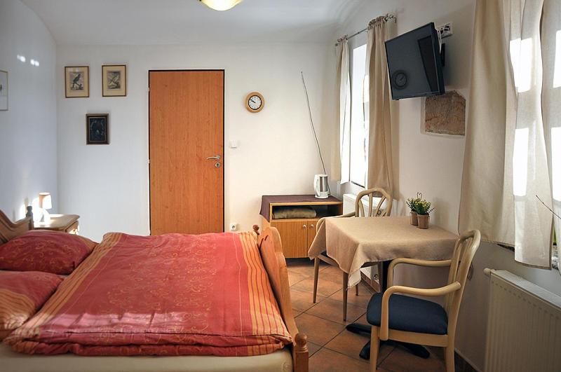 Double Room - Photo 2