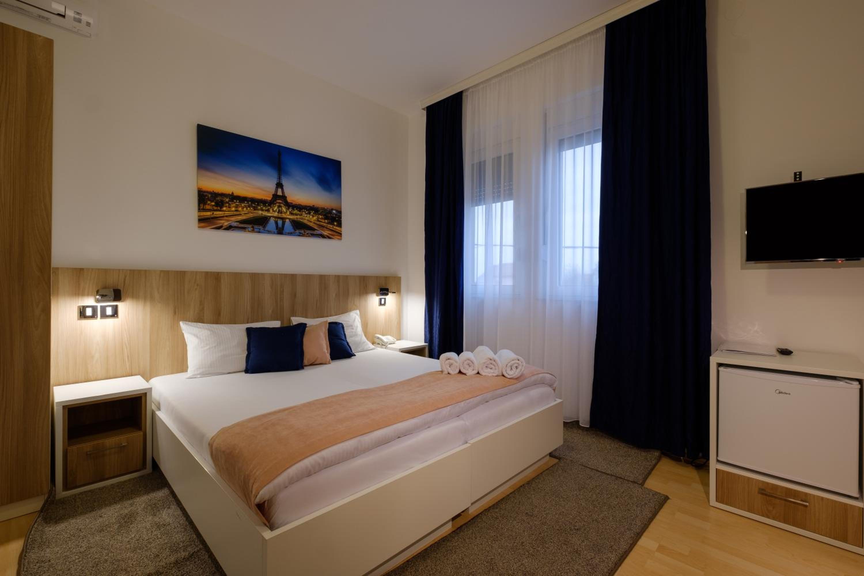 Double or Twin Room photo 1
