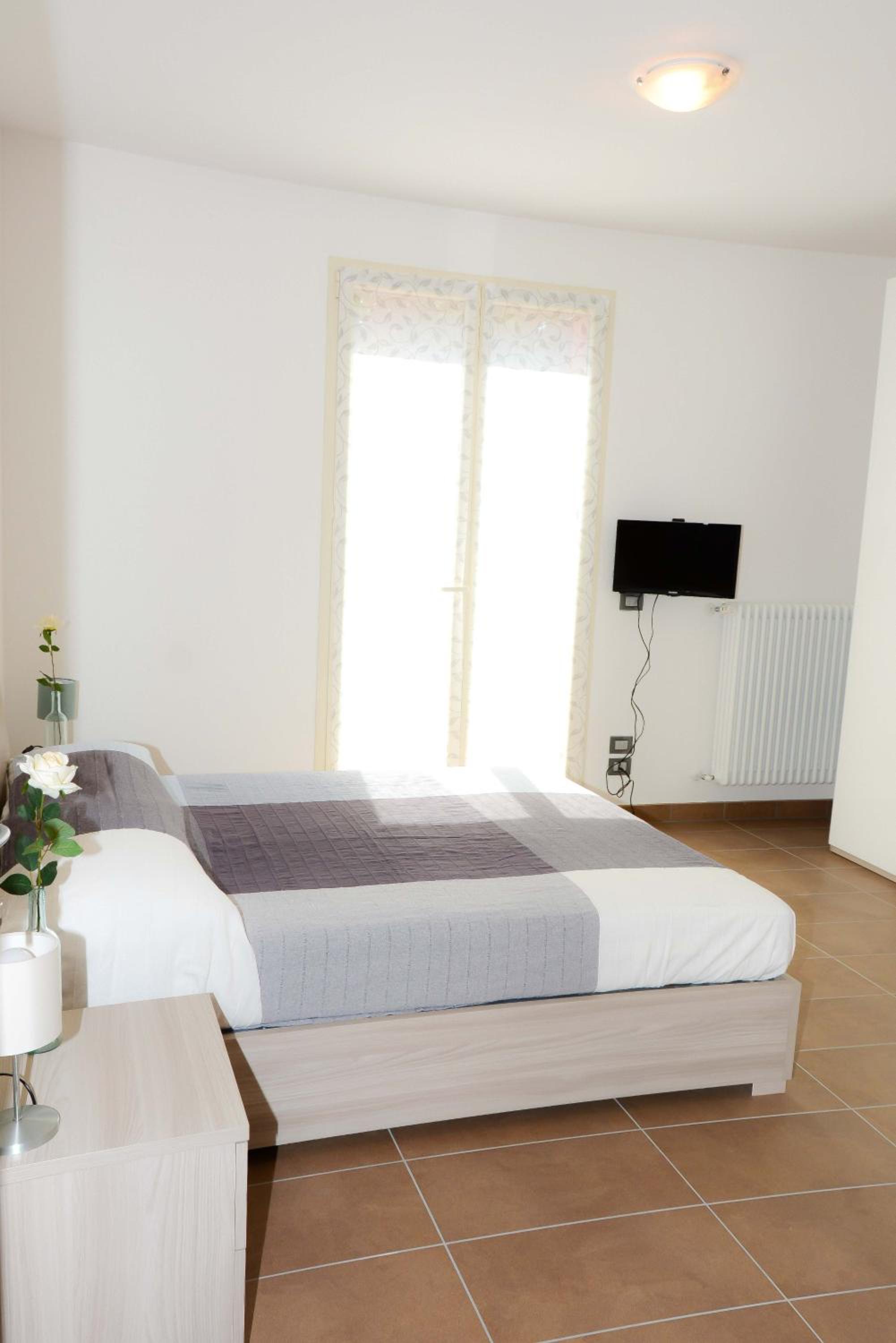 Double Room with Private Bathroom - Photo 1