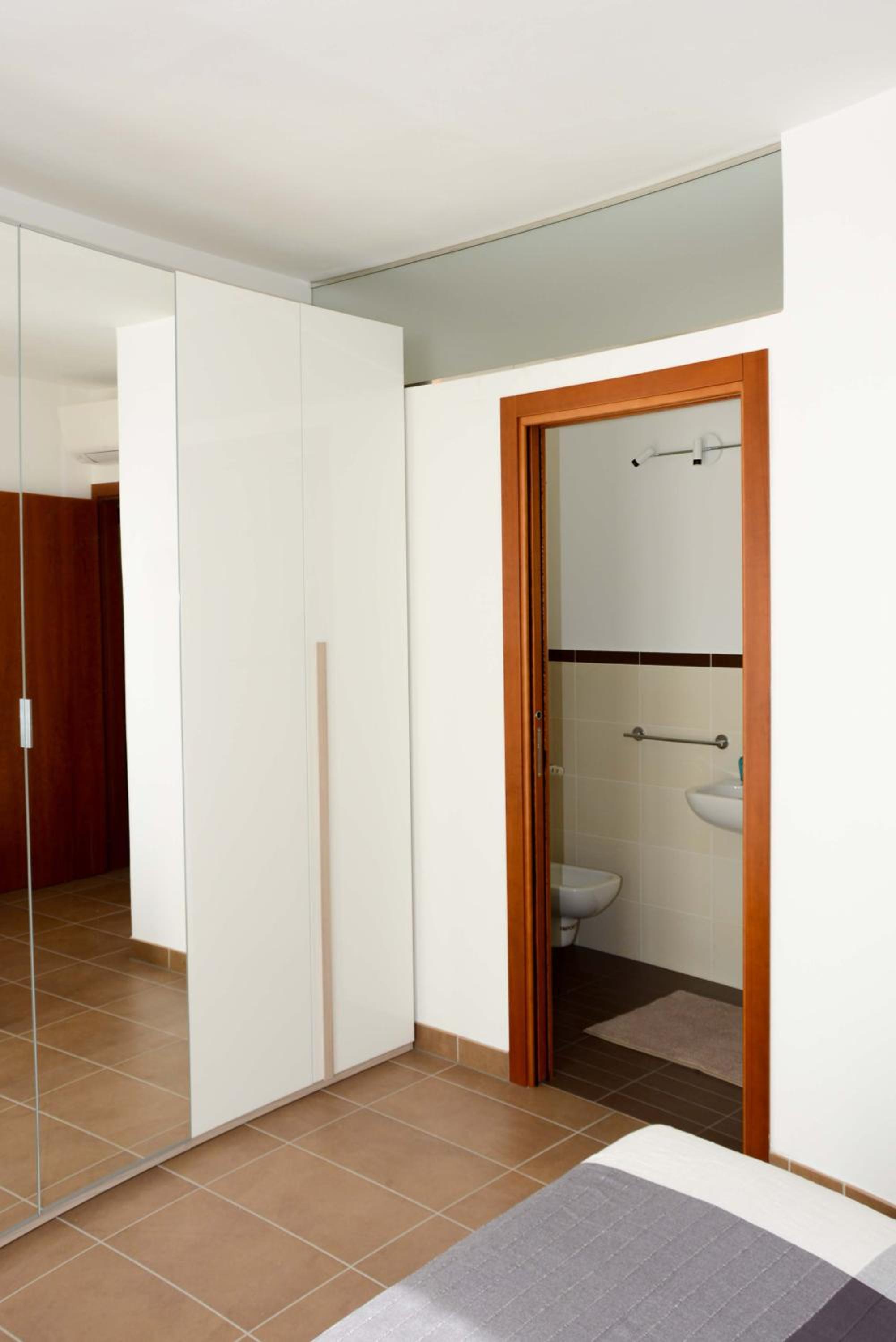 Double Room with Private Bathroom - Photo 2