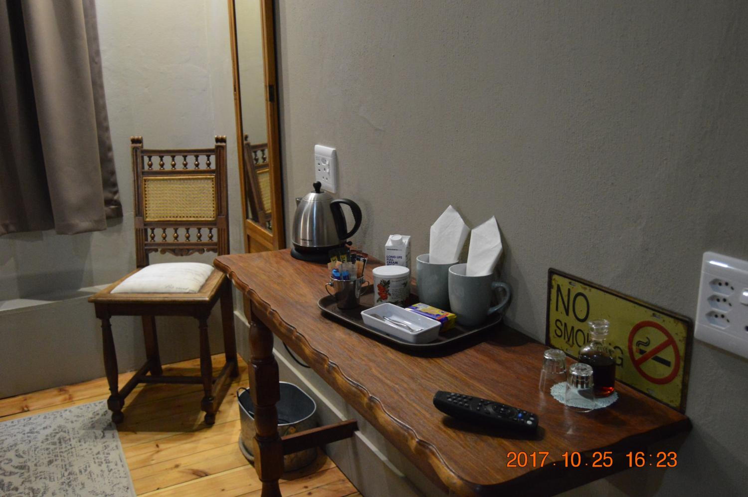 Queen Room photo 2