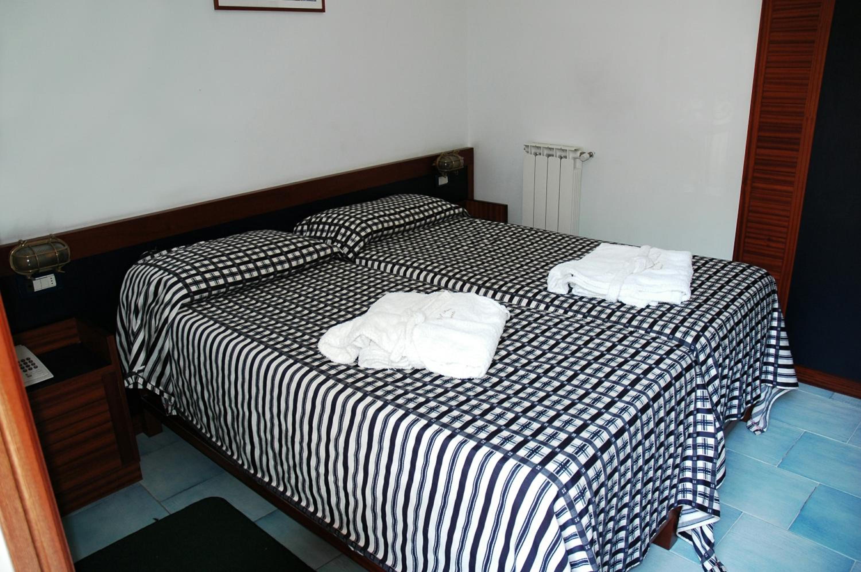 Classic Quadruple Room - Photo 4