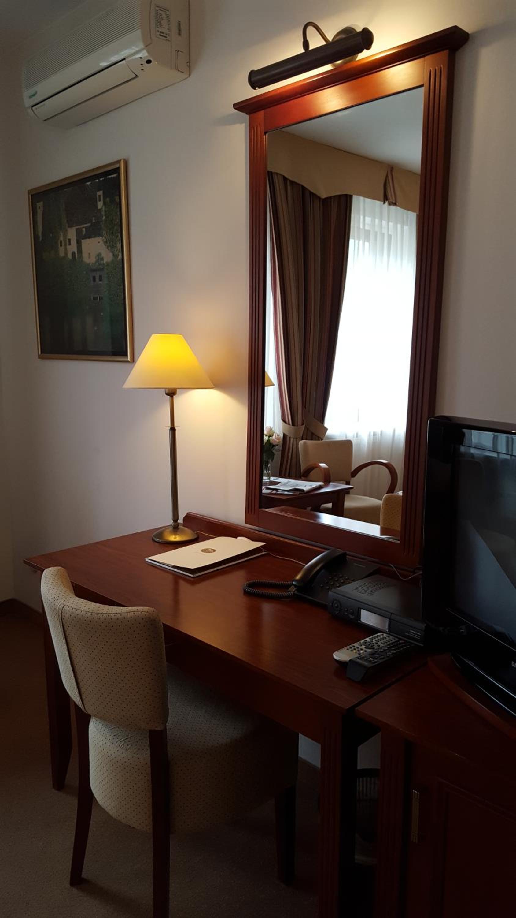 Standard Twin Room - Photo 1