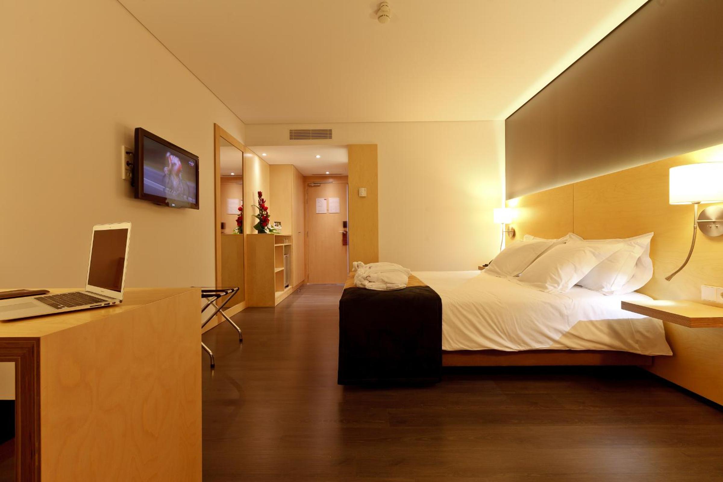Superior Double Room with Balcony - Photo 3