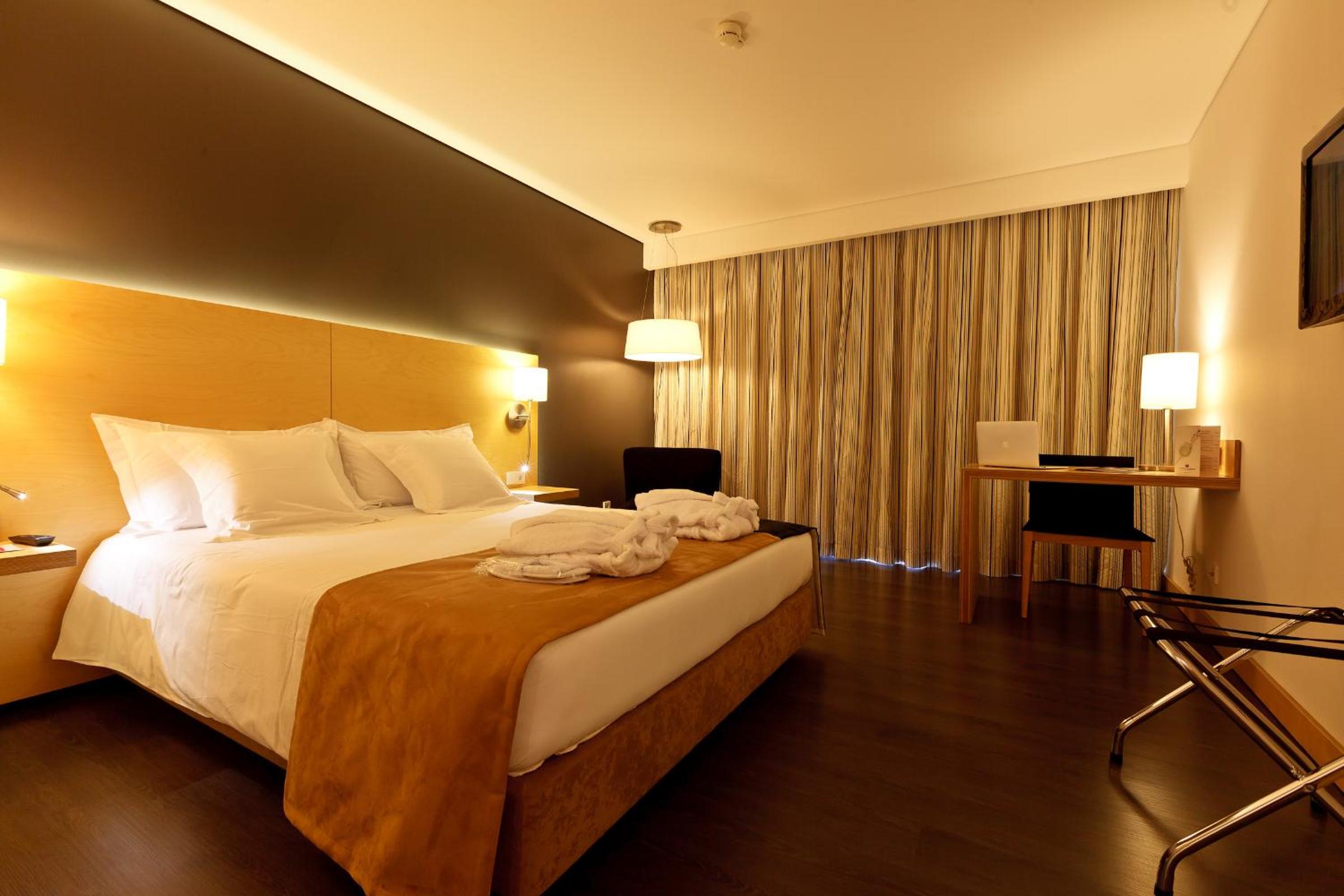 Superior Double Room with Balcony - Photo 9