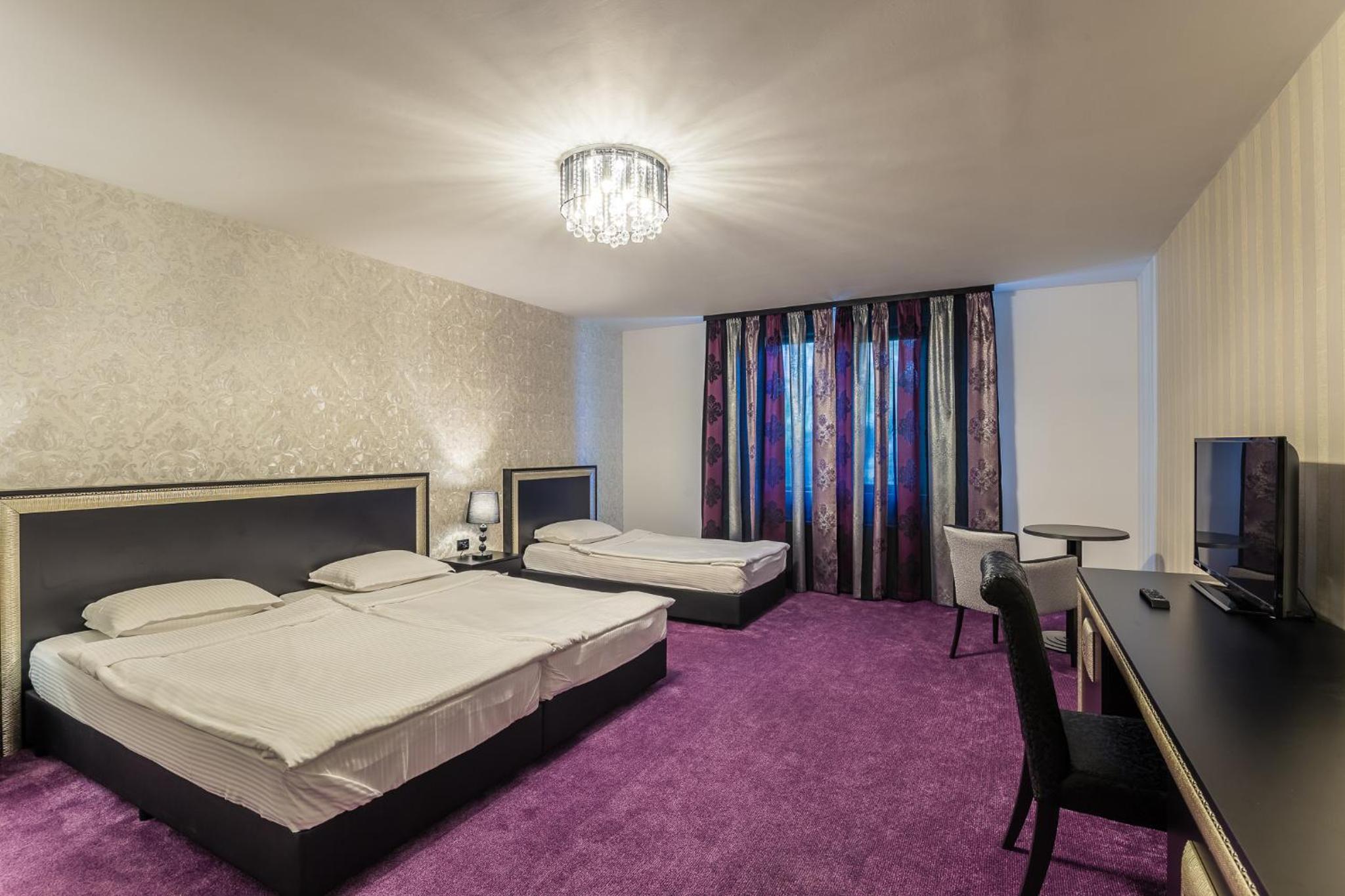 Deluxe Junior Suite - Photo 8