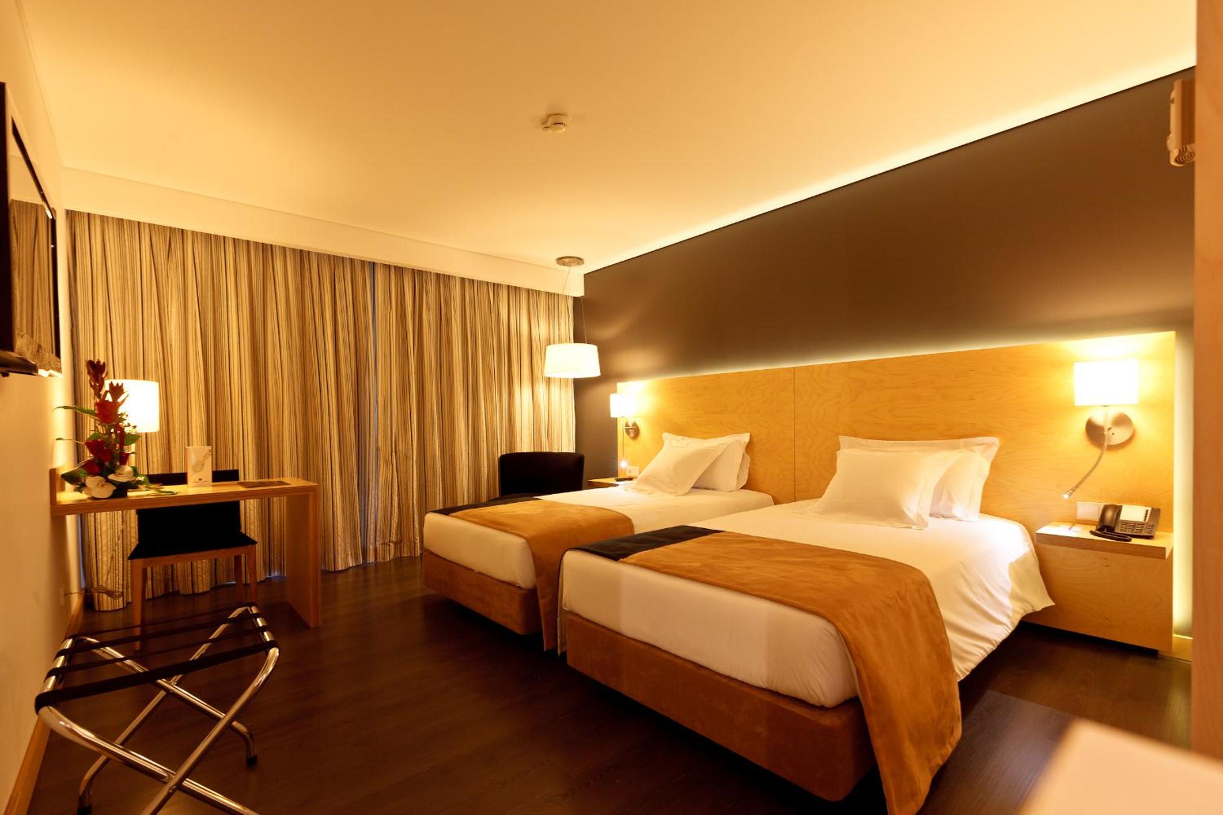 Standard Twin Room - Non-Smoking - Photo 1