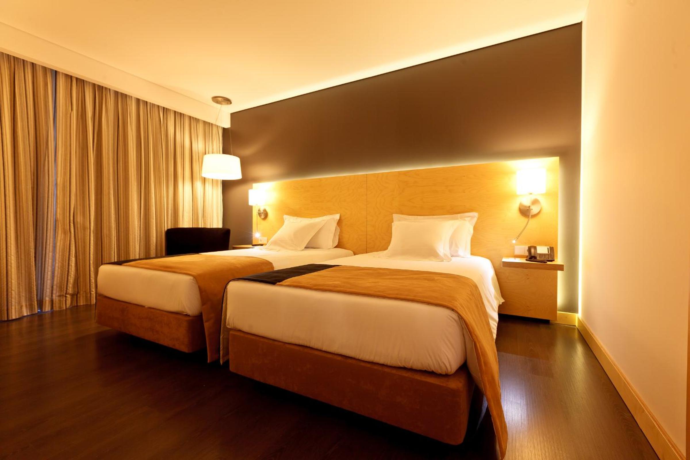 Standard Twin Room - Non-Smoking - Photo 4