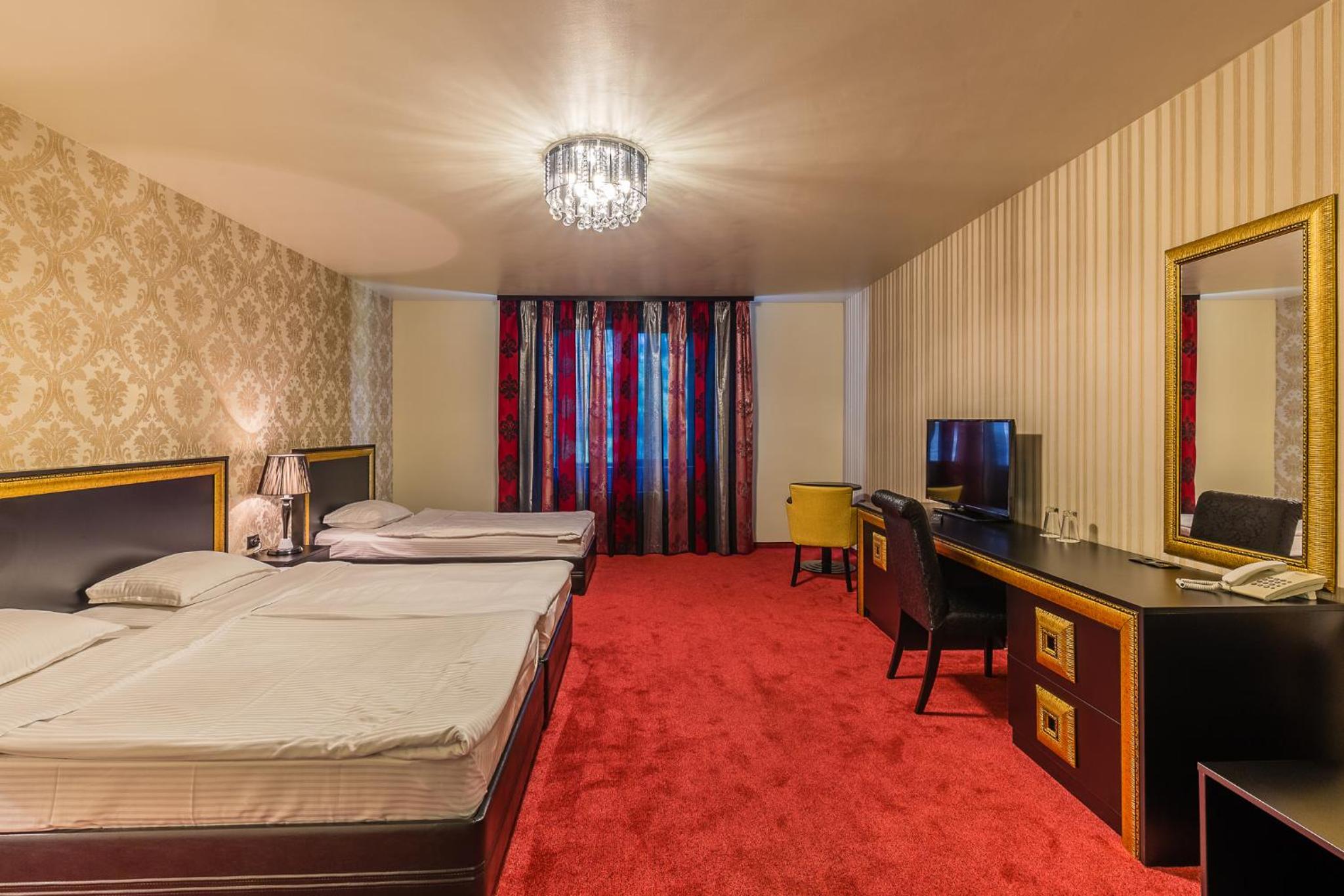 Deluxe Junior Suite - Photo 5