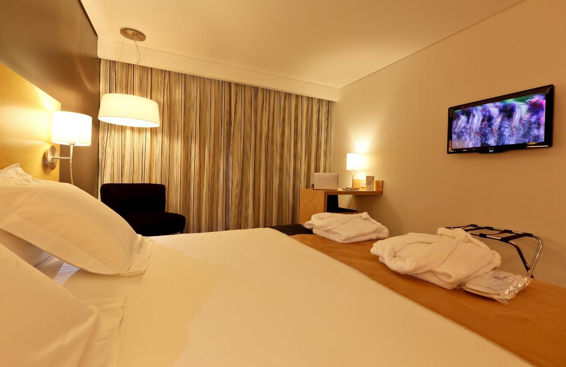 Superior Double Room with Balcony - Photo 1