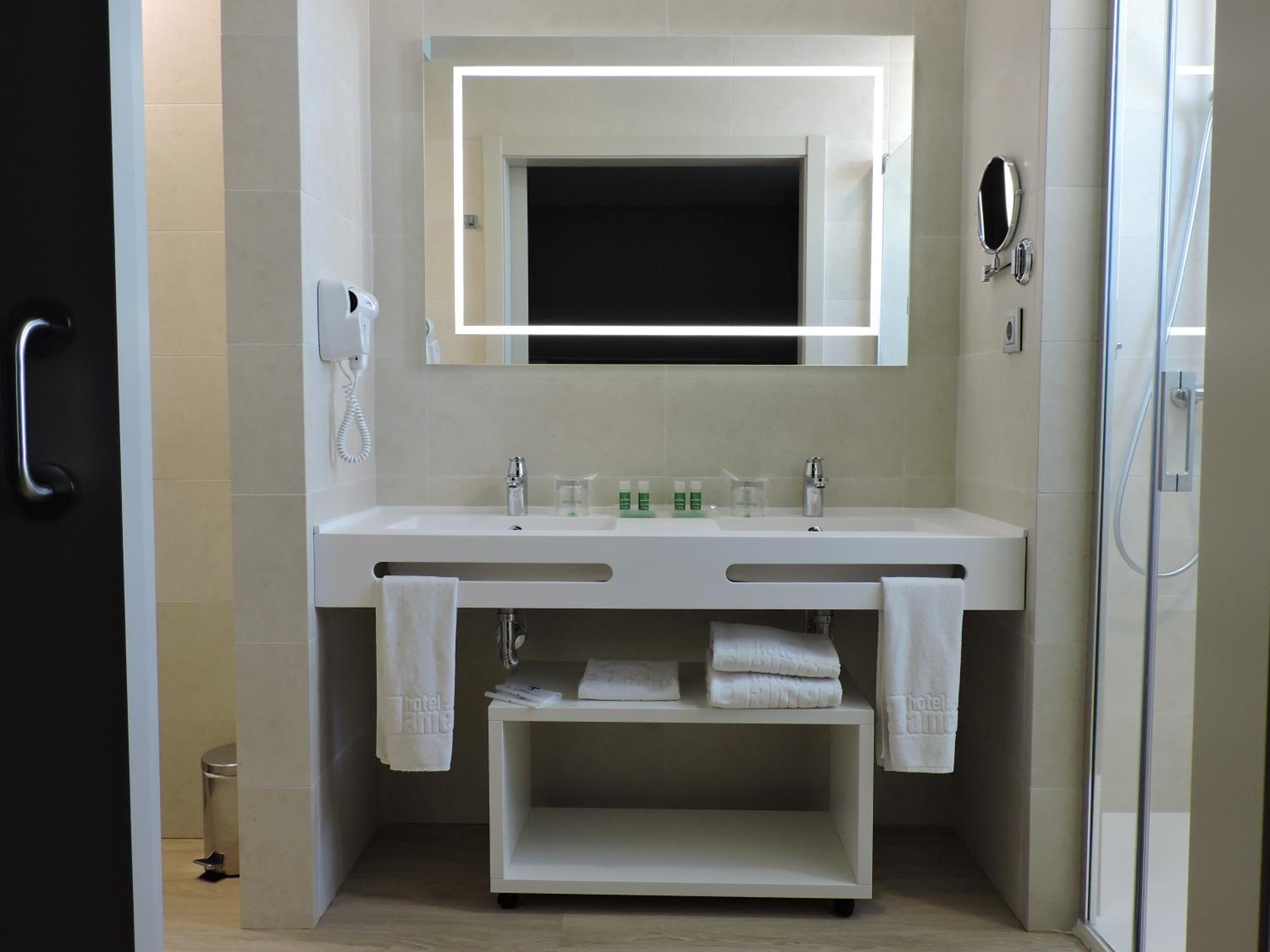 Premium Triple Room photo 3