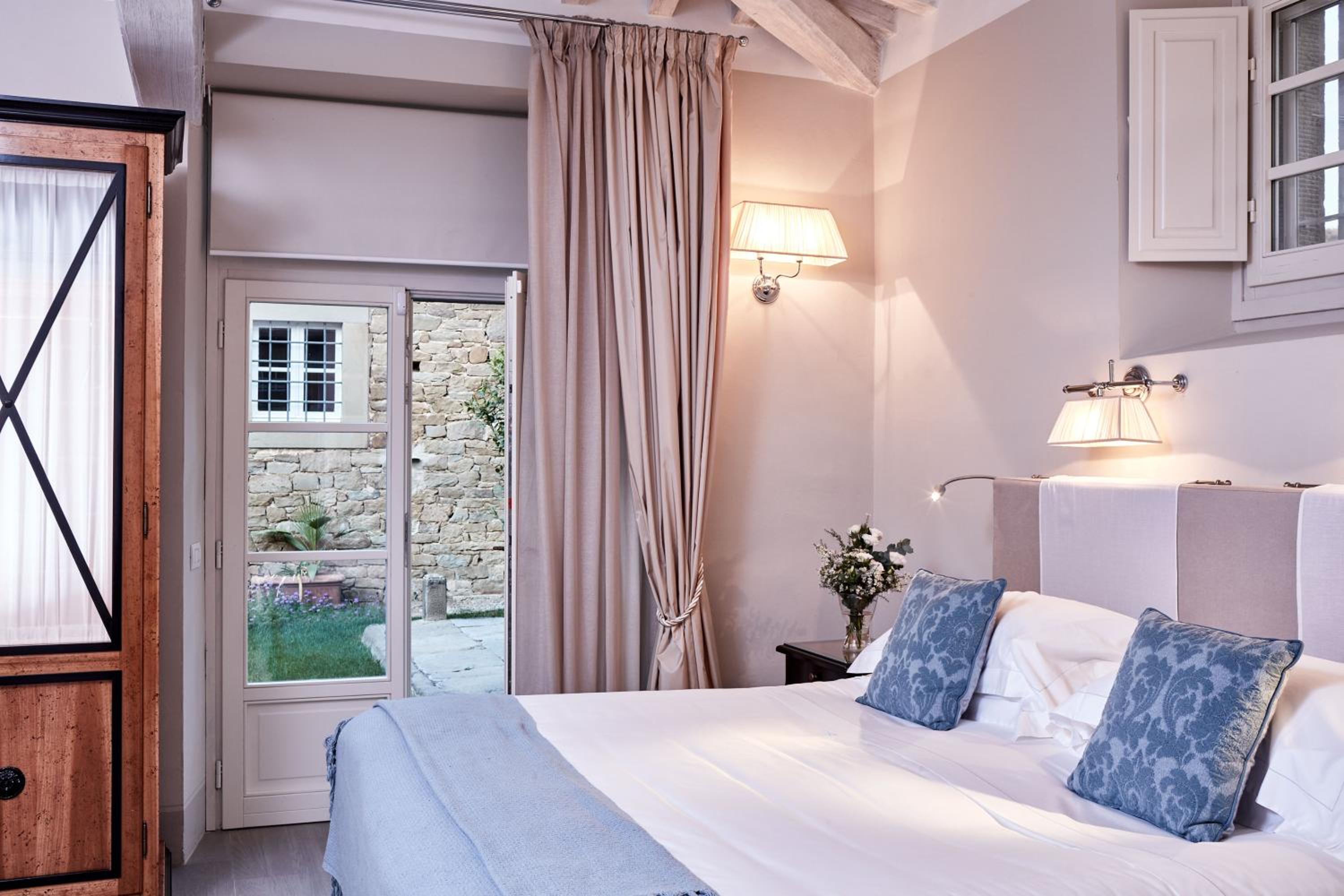 Courtyard Suite - Photo 6