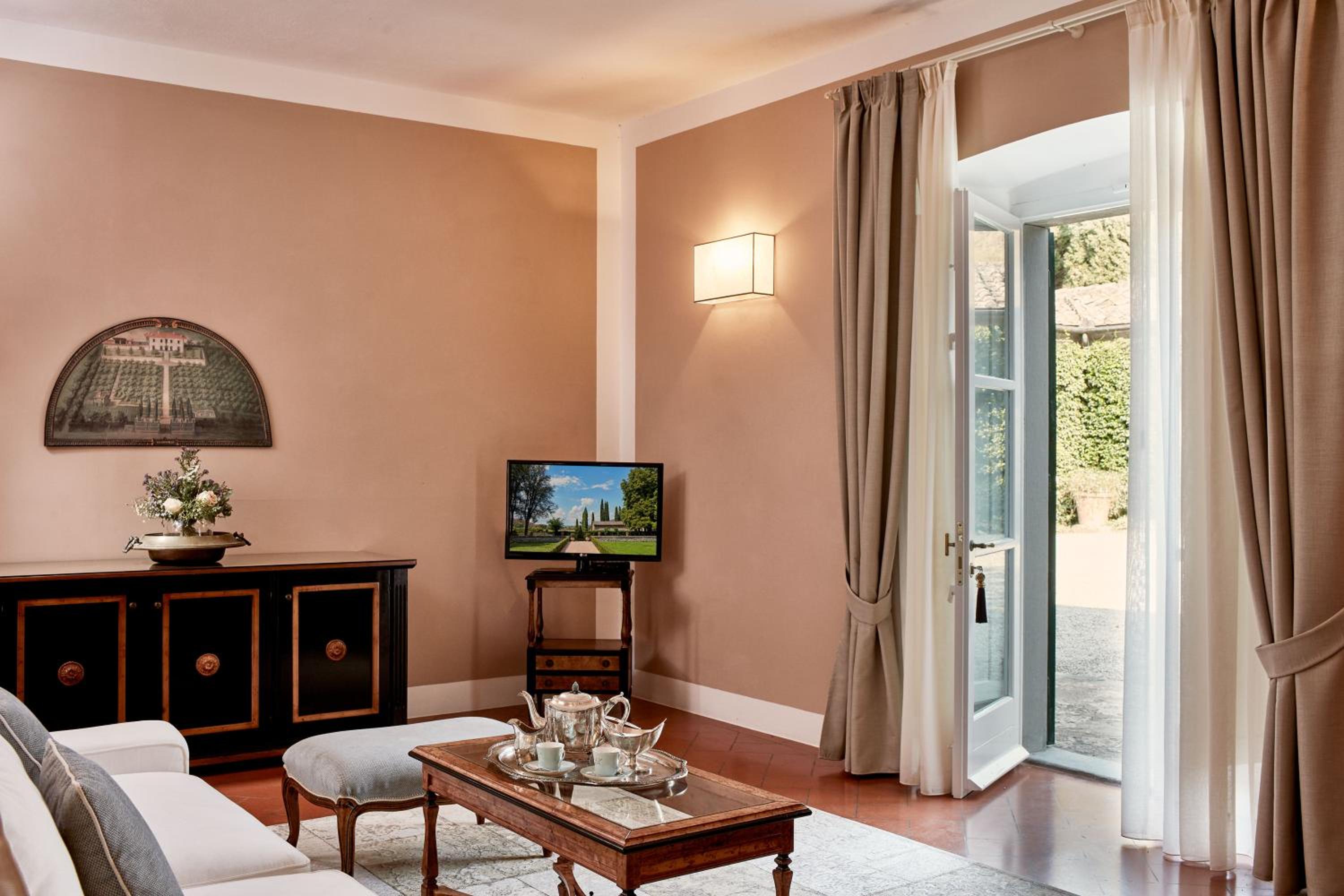 Courtyard Suite - Photo 1