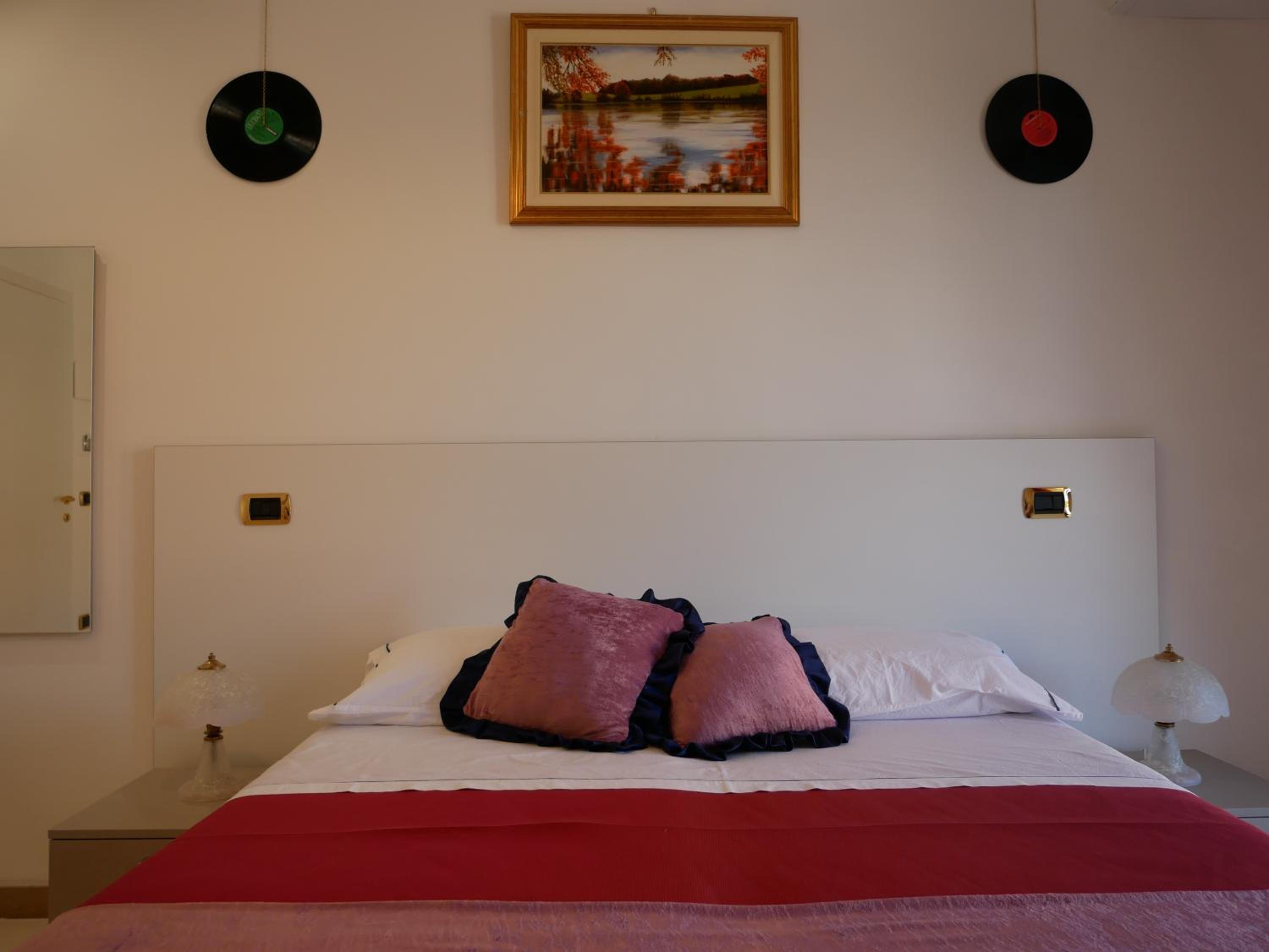 Quadruple Room with Private Bathroom - Photo 6