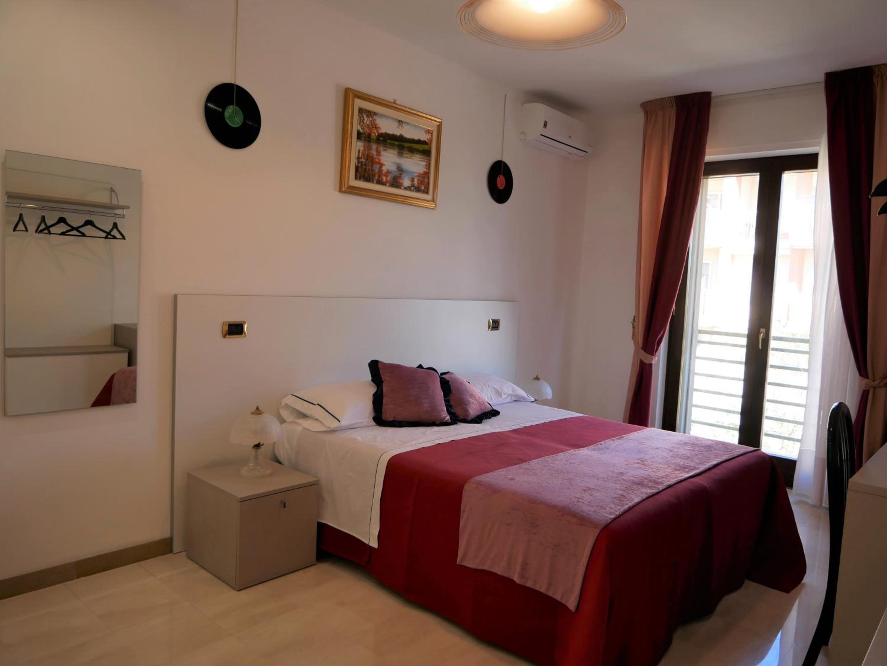 Quadruple Room with Private Bathroom - Photo 1
