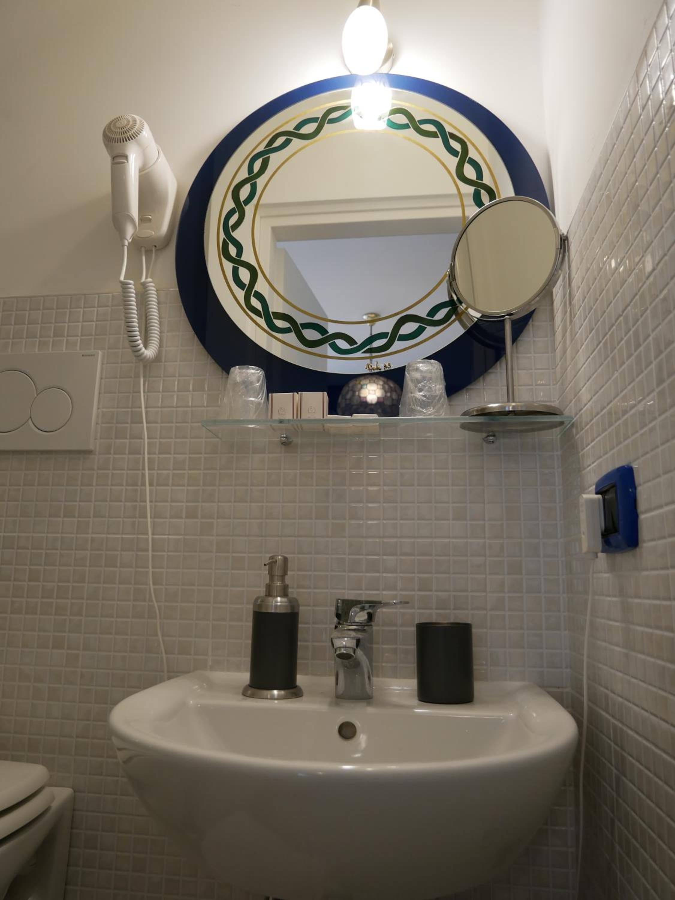 Triple Room with Private Bathroom - Photo 8