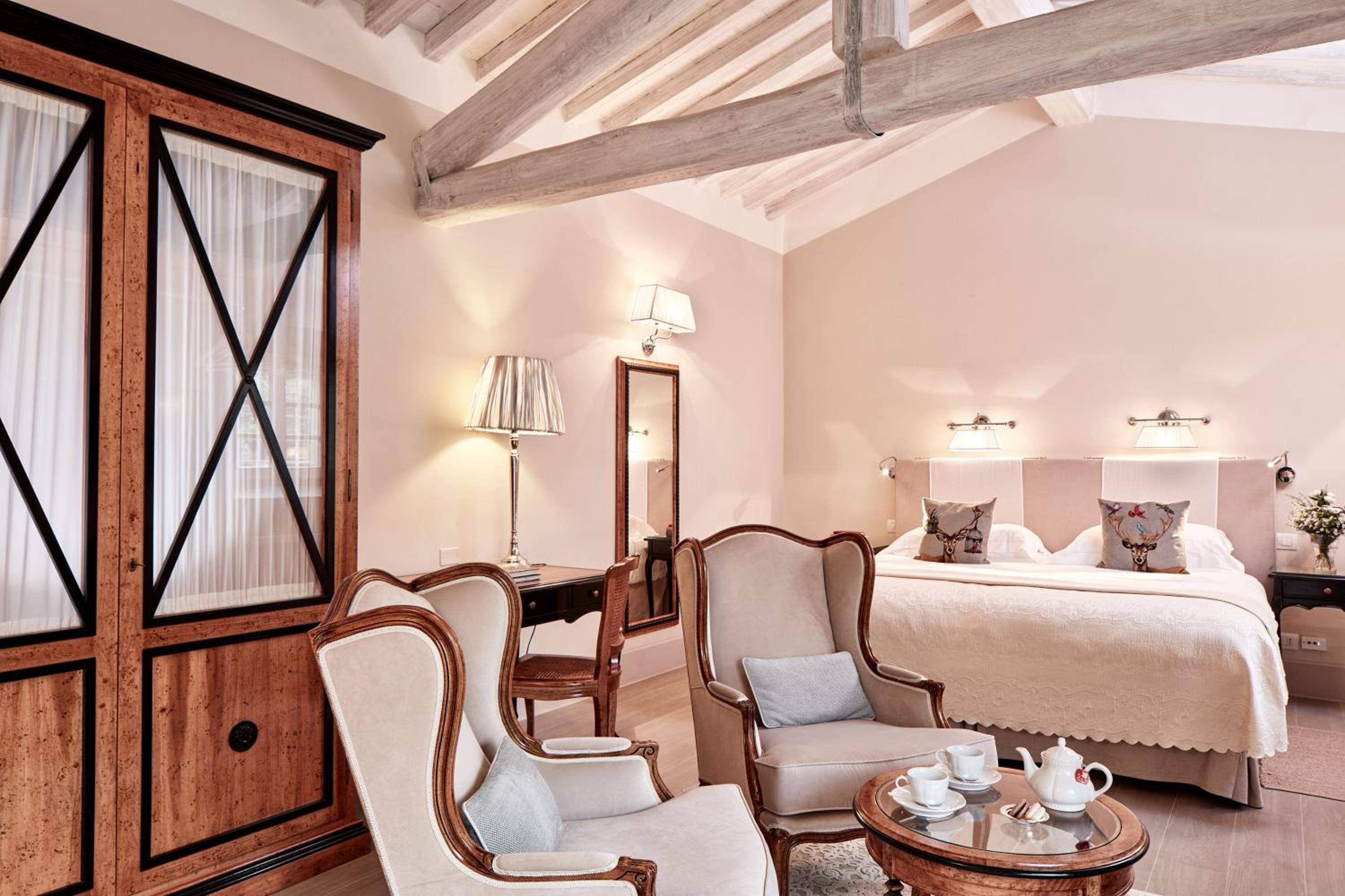 Courtyard Junior Suite - Photo 6
