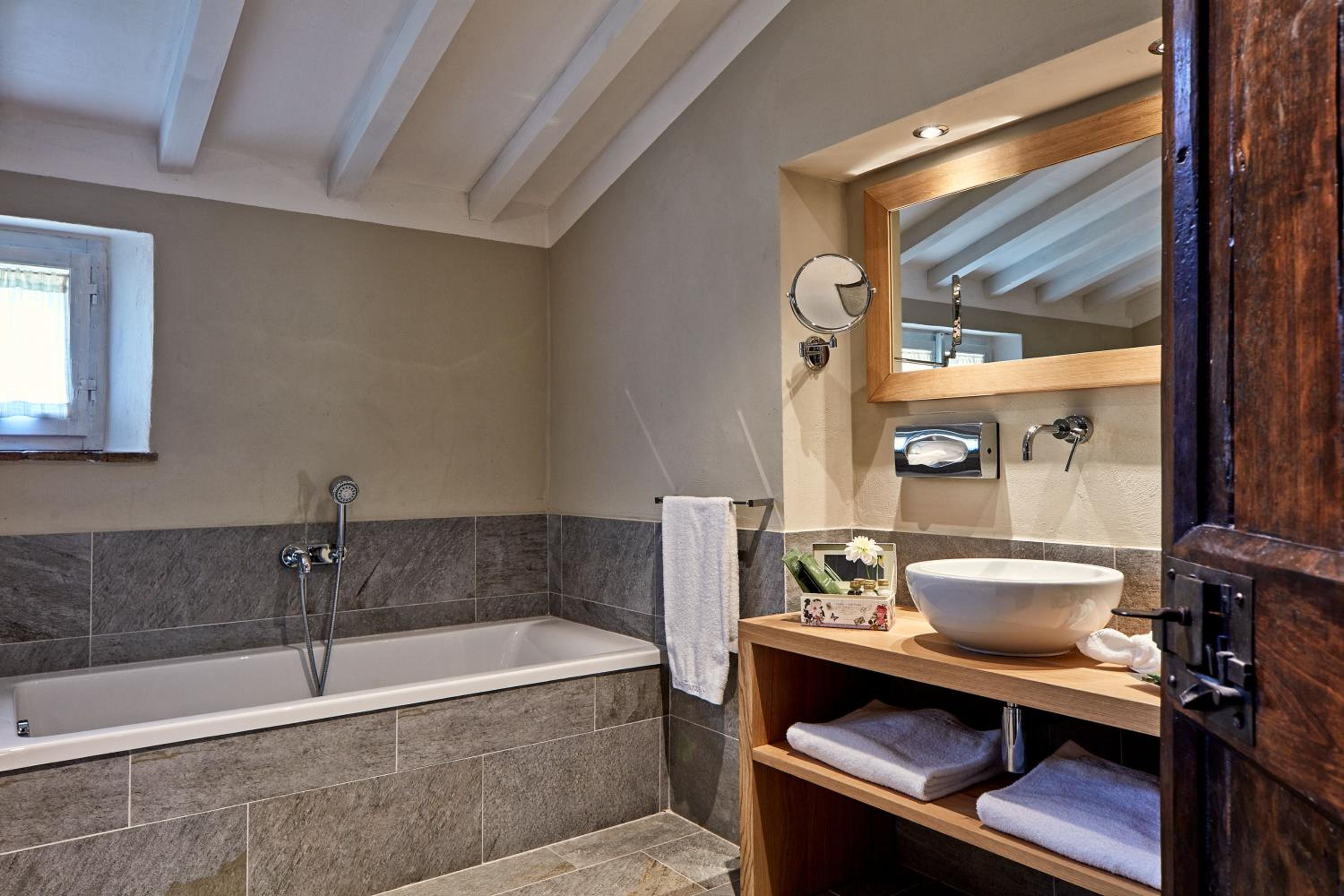 Courtyard Junior Suite - Photo 2