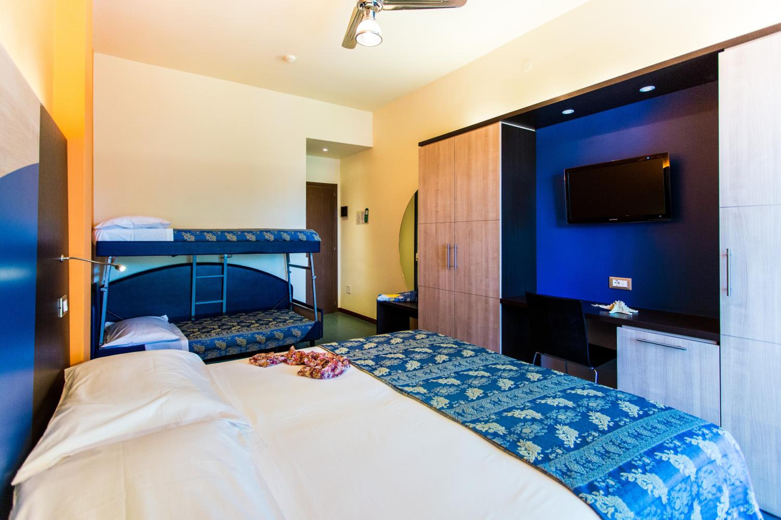 Quadruple Room - Photo 3