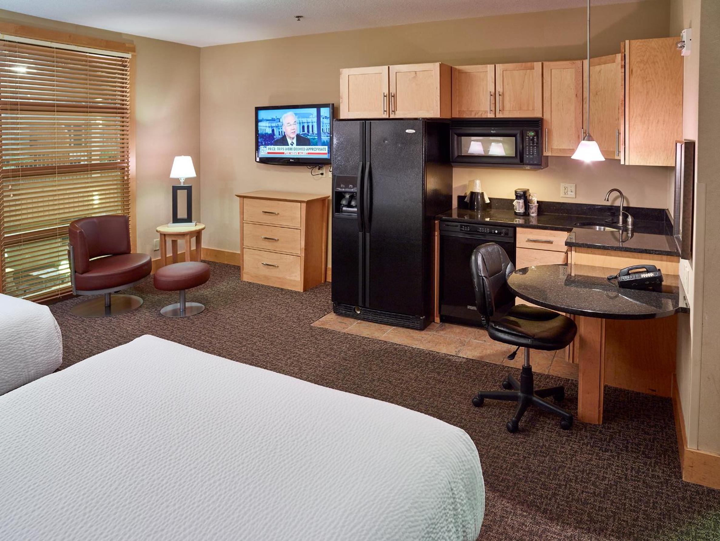 Executive Queen Room - Non-Smoking - Photo 4