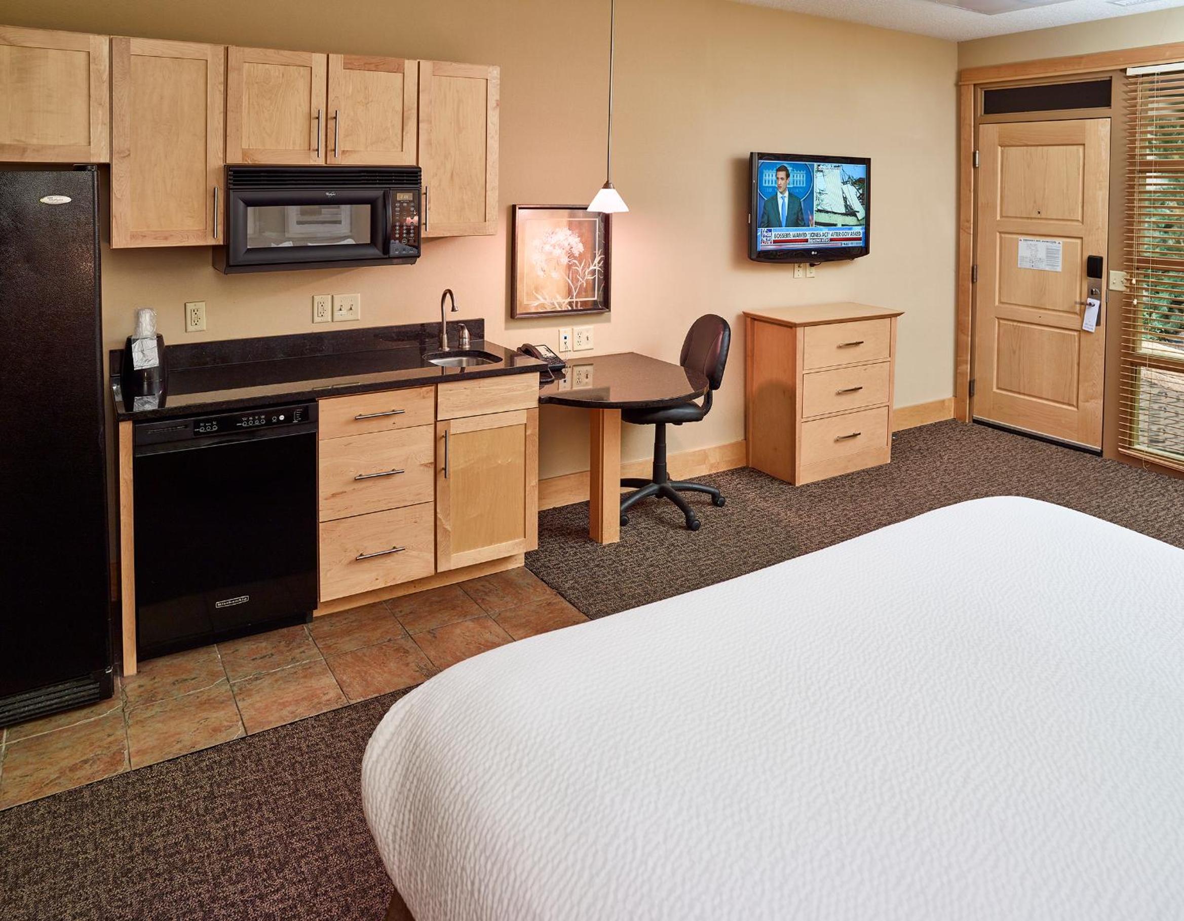 Executive King Room - Non-Smoking - Photo 4