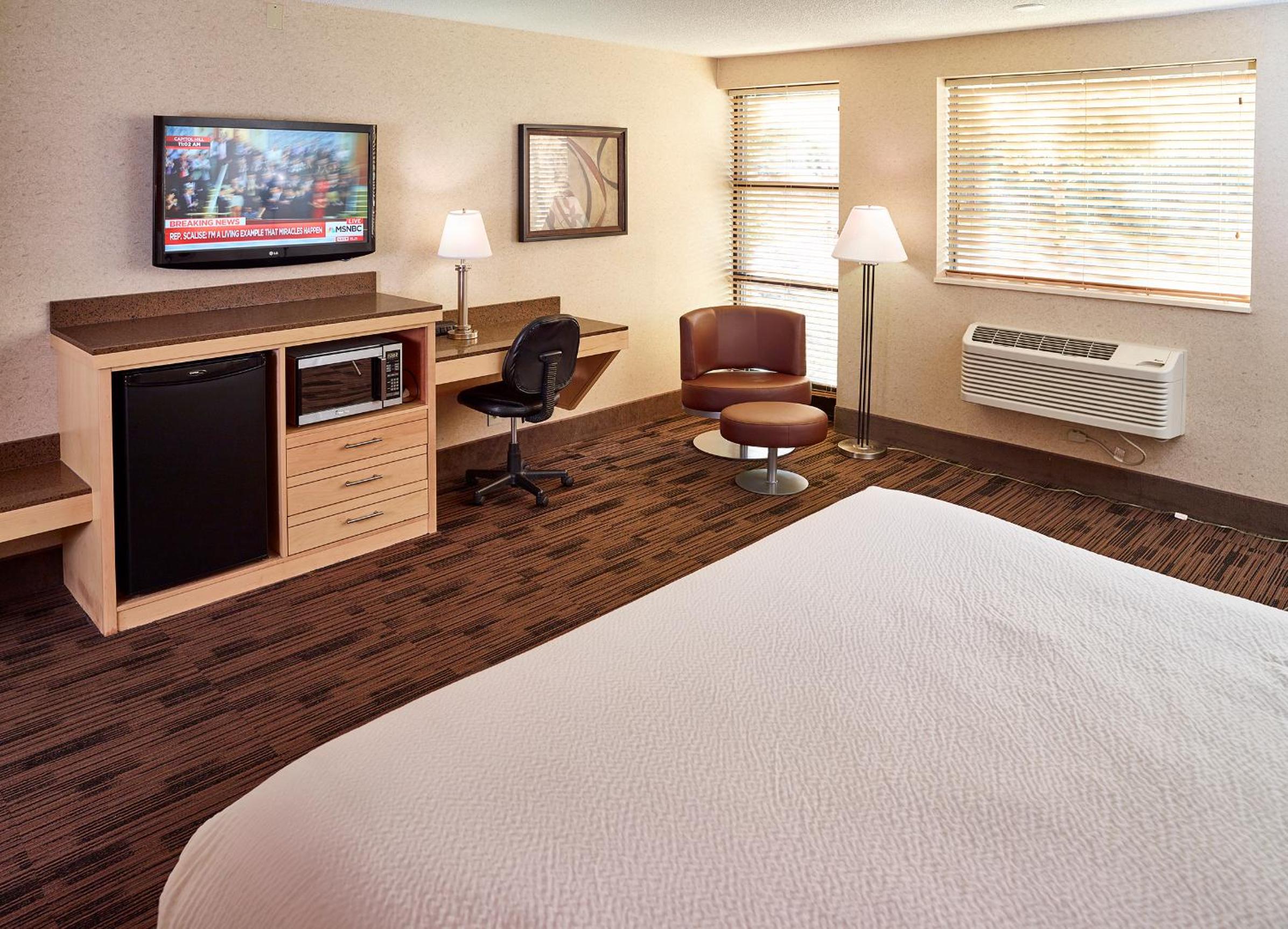King Room - Non-Smoking - Photo 7