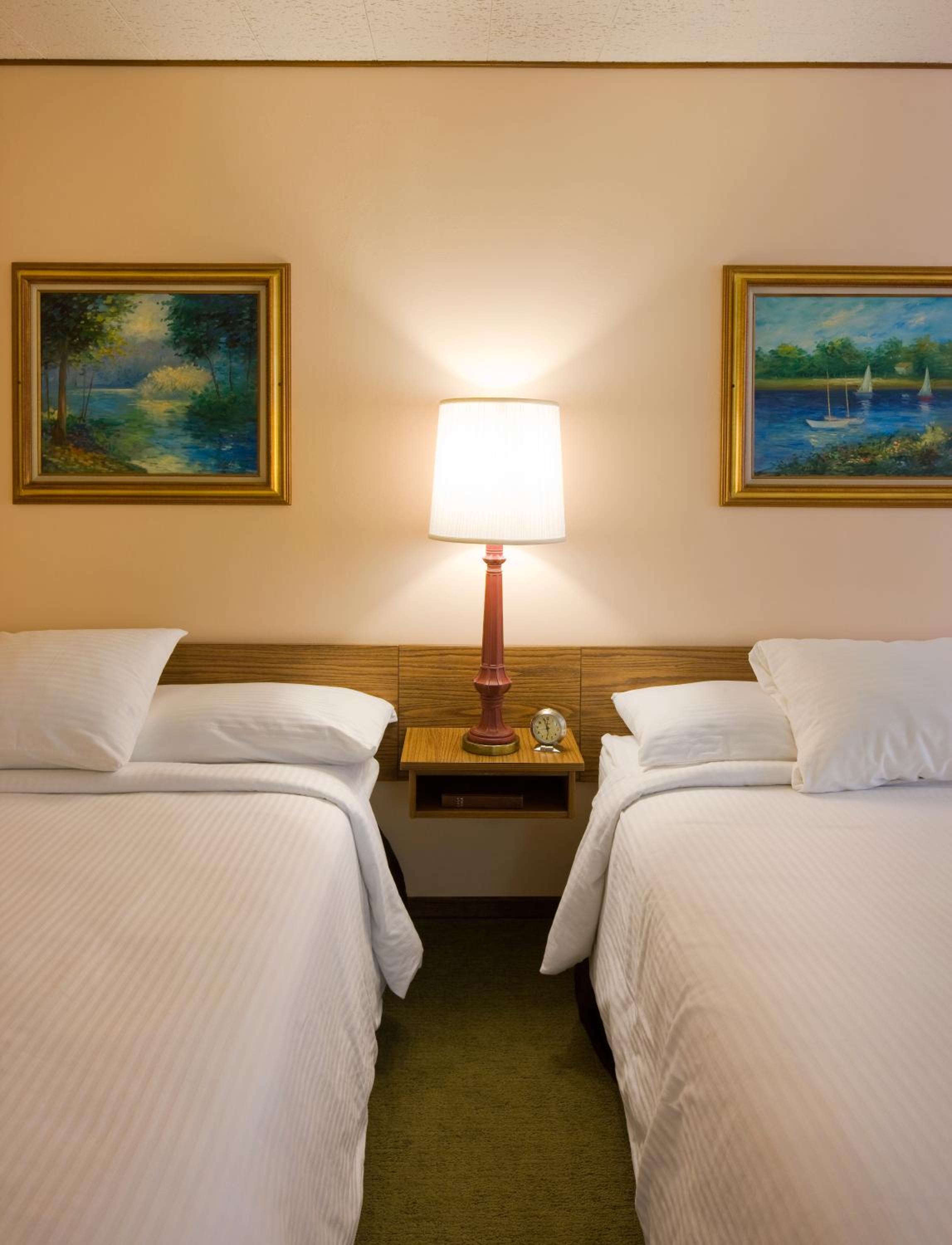 Queen Room with Two Queen Beds photo 1