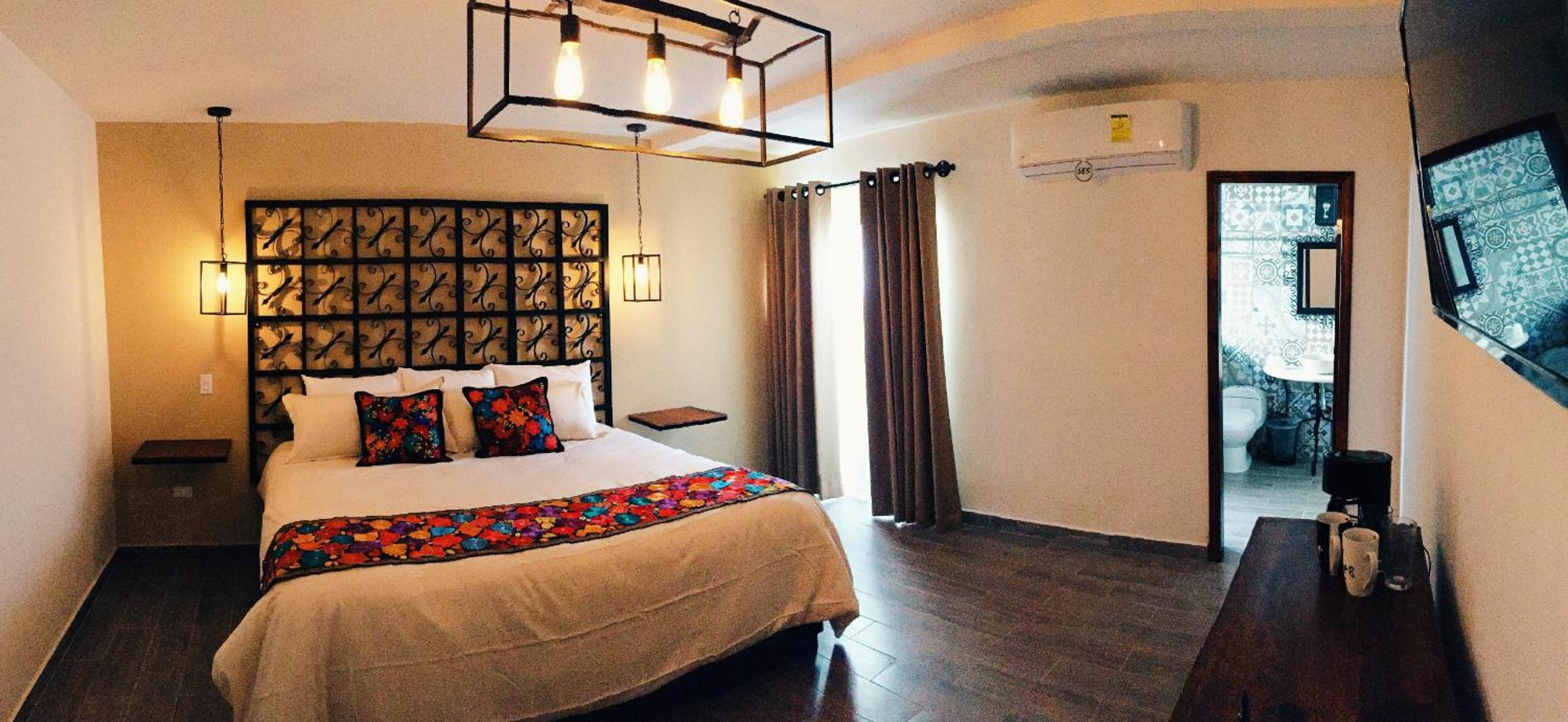 Deluxe Room (2 Adults + 1 Child) photo 1