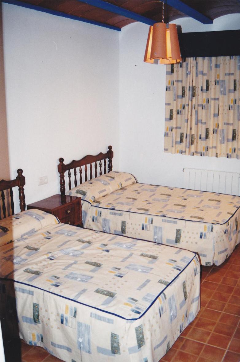 Six-Bedroom House photo 3