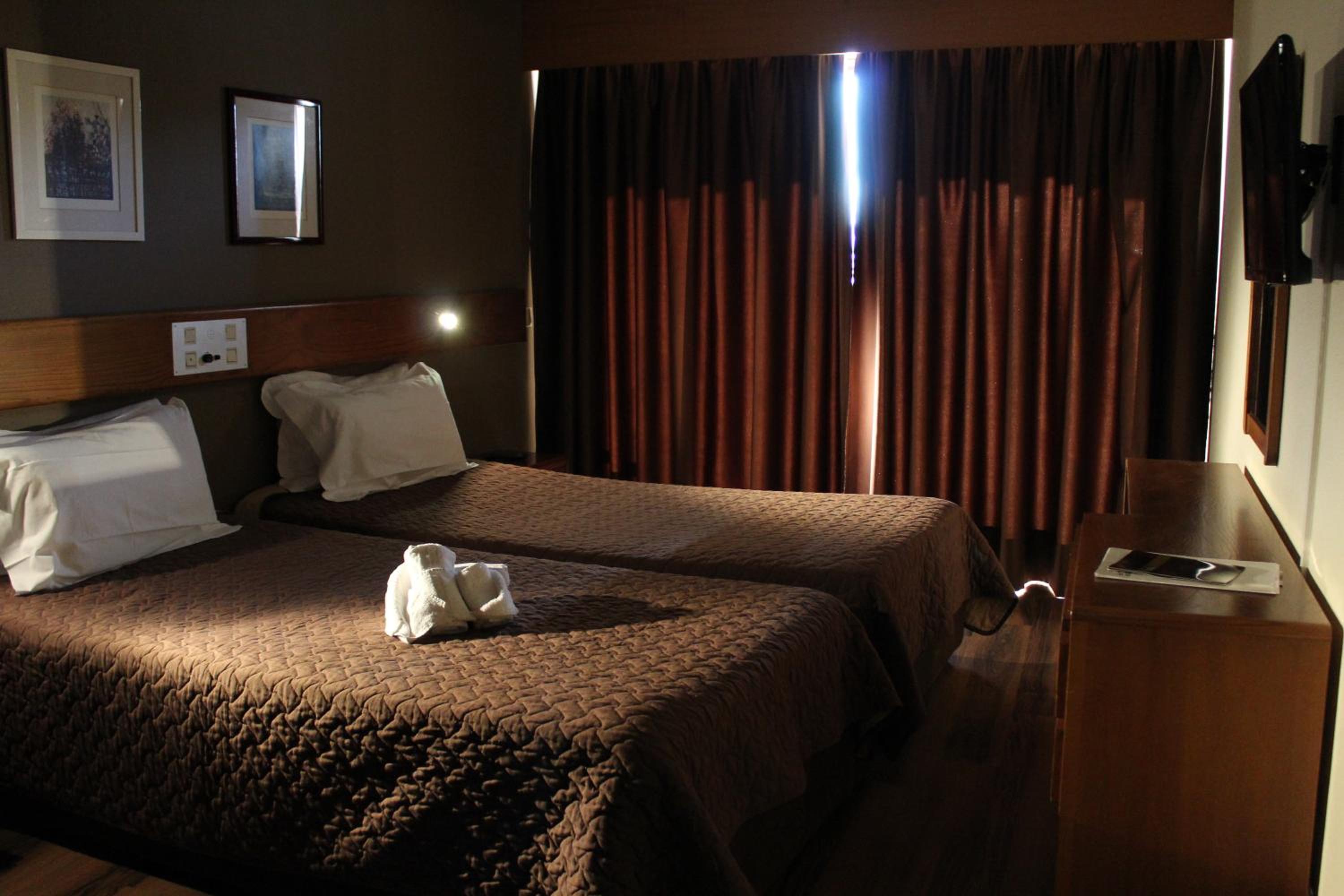 Deluxe Double Room with Balcony - Photo 4